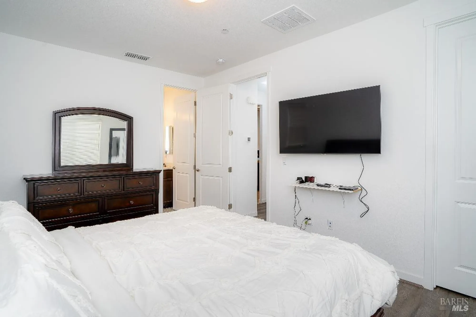 Property Slideshow image 12 of 19 | 2335 melrose lndg, Rio Vista, CA, 94571