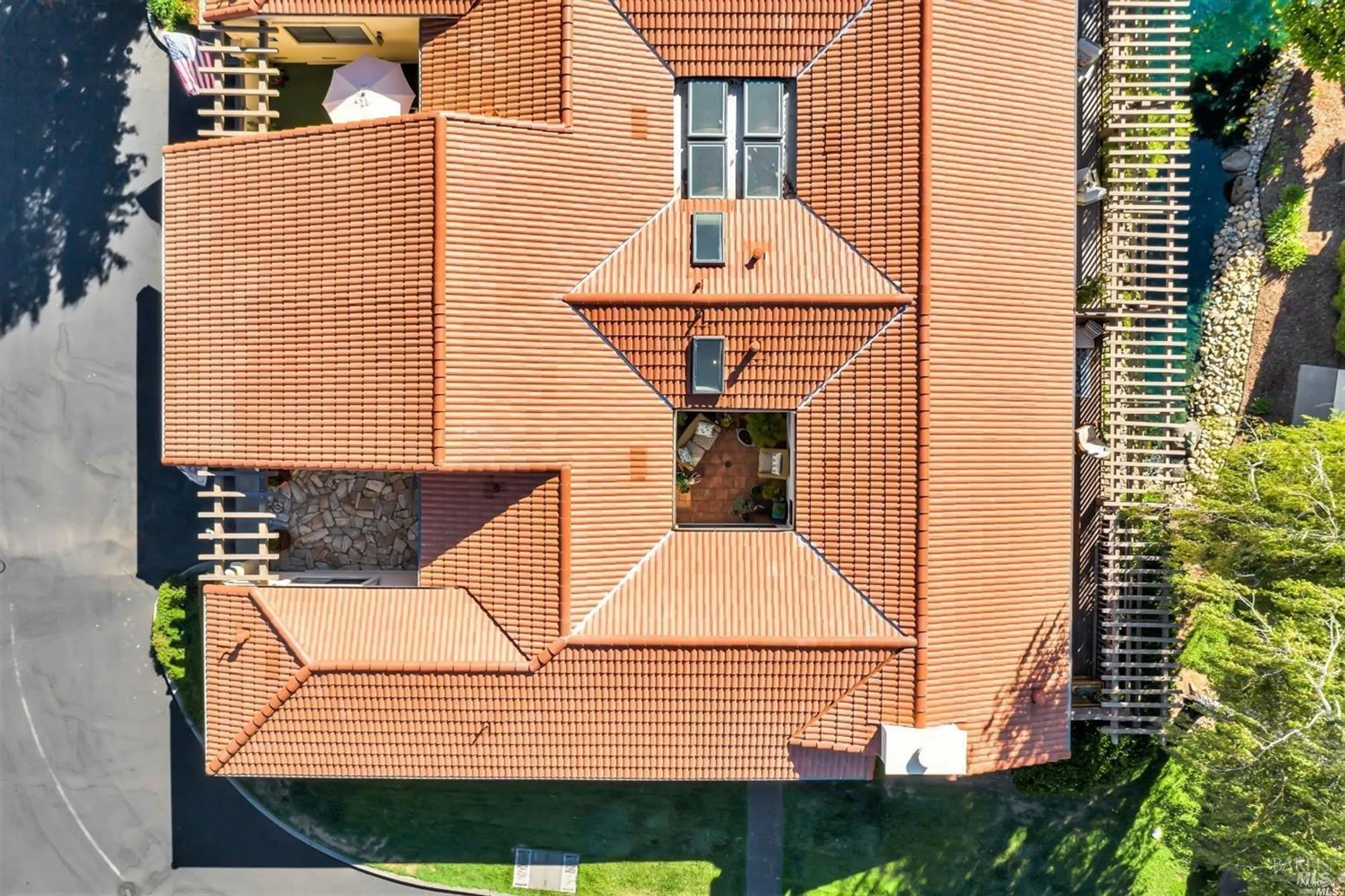 Property Slideshow image 23 of 27 | 39 fountain grove cir, Napa, CA, 94558