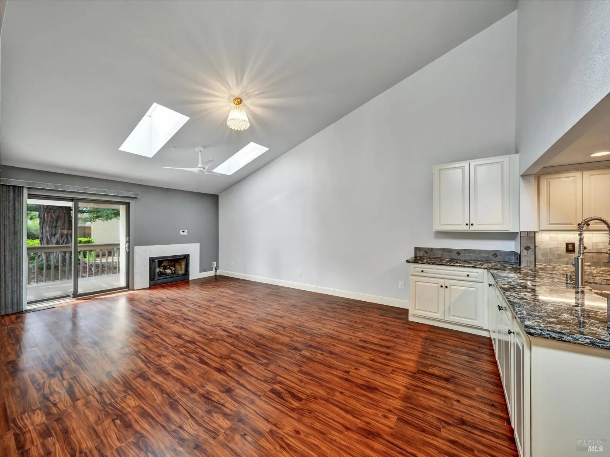 Property Slideshow image 8 of 27 | 39 fountain grove cir, Napa, CA, 94558