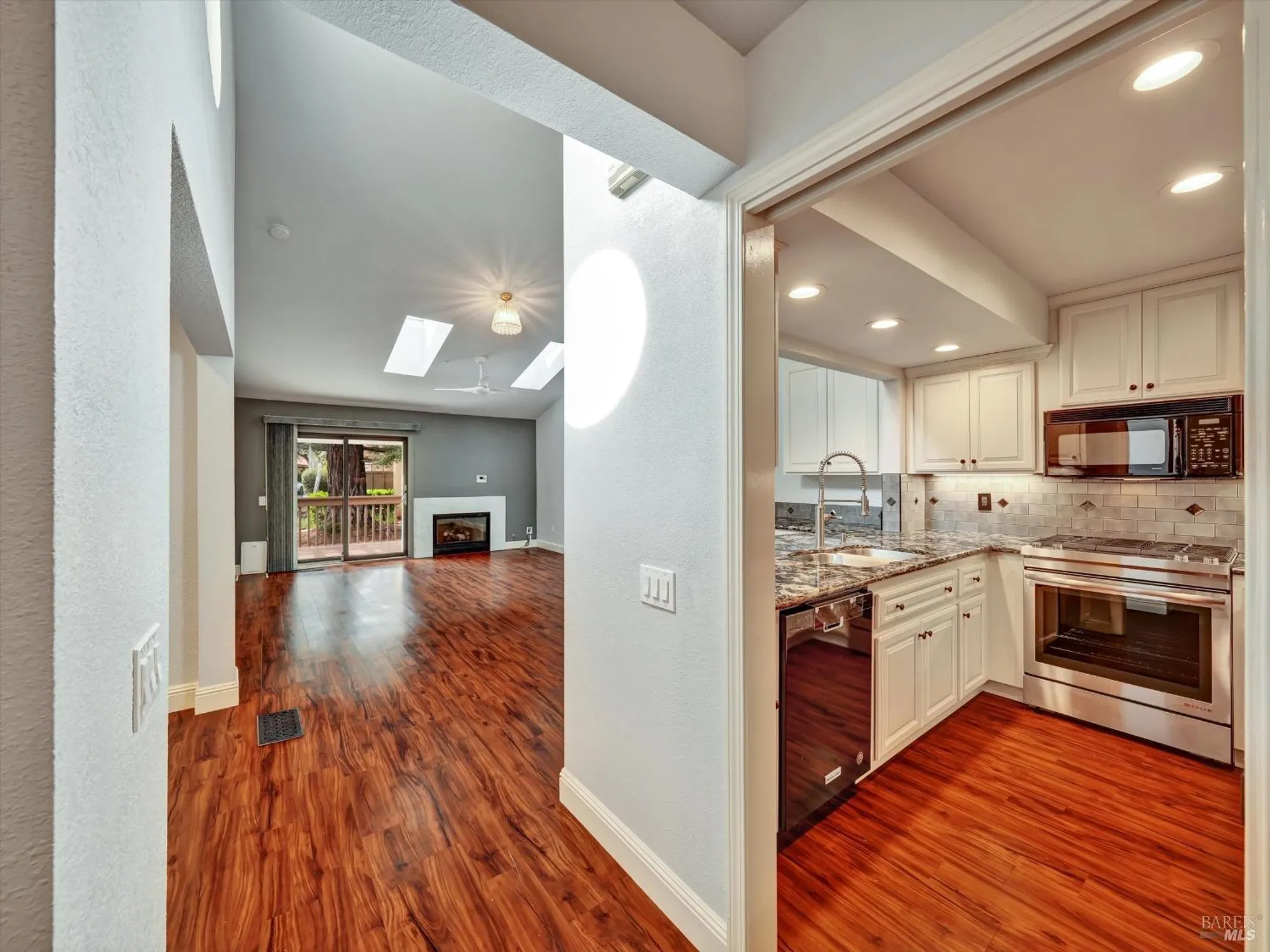 Property Slideshow image 7 of 27 | 39 fountain grove cir, Napa, CA, 94558