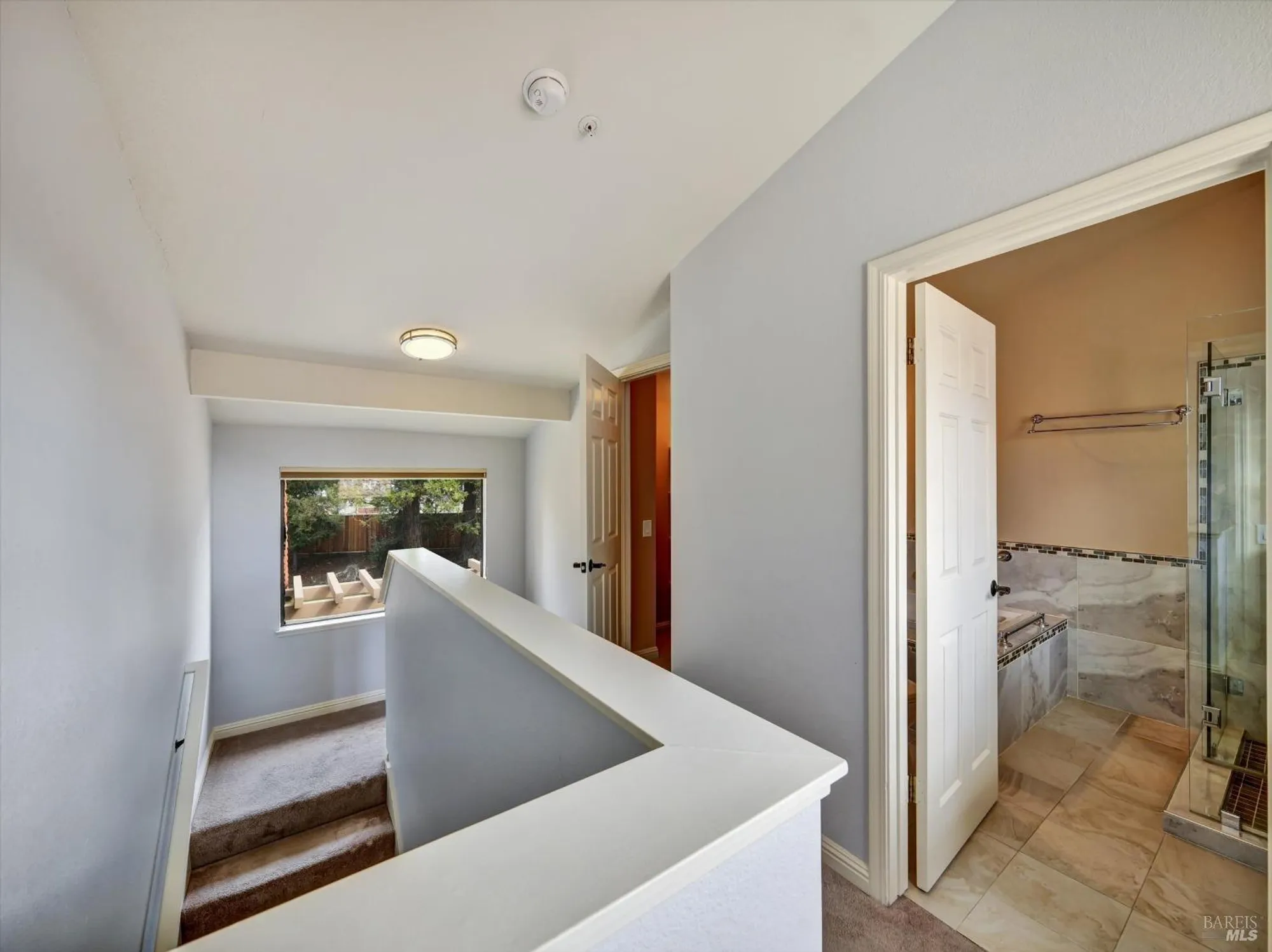 Property Slideshow image 16 of 27 | 39 fountain grove cir, Napa, CA, 94558