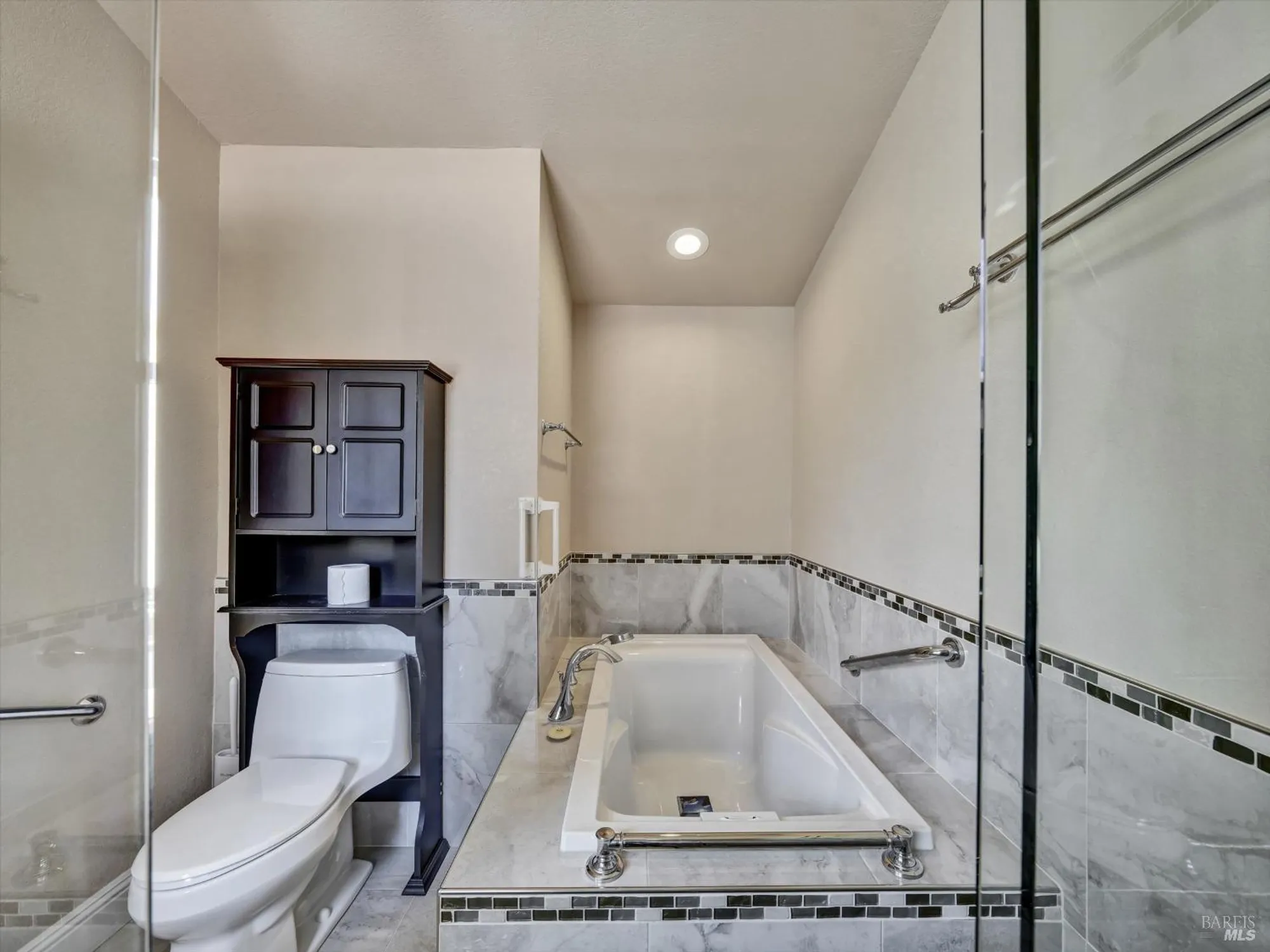 Property Slideshow image 19 of 27 | 39 fountain grove cir, Napa, CA, 94558