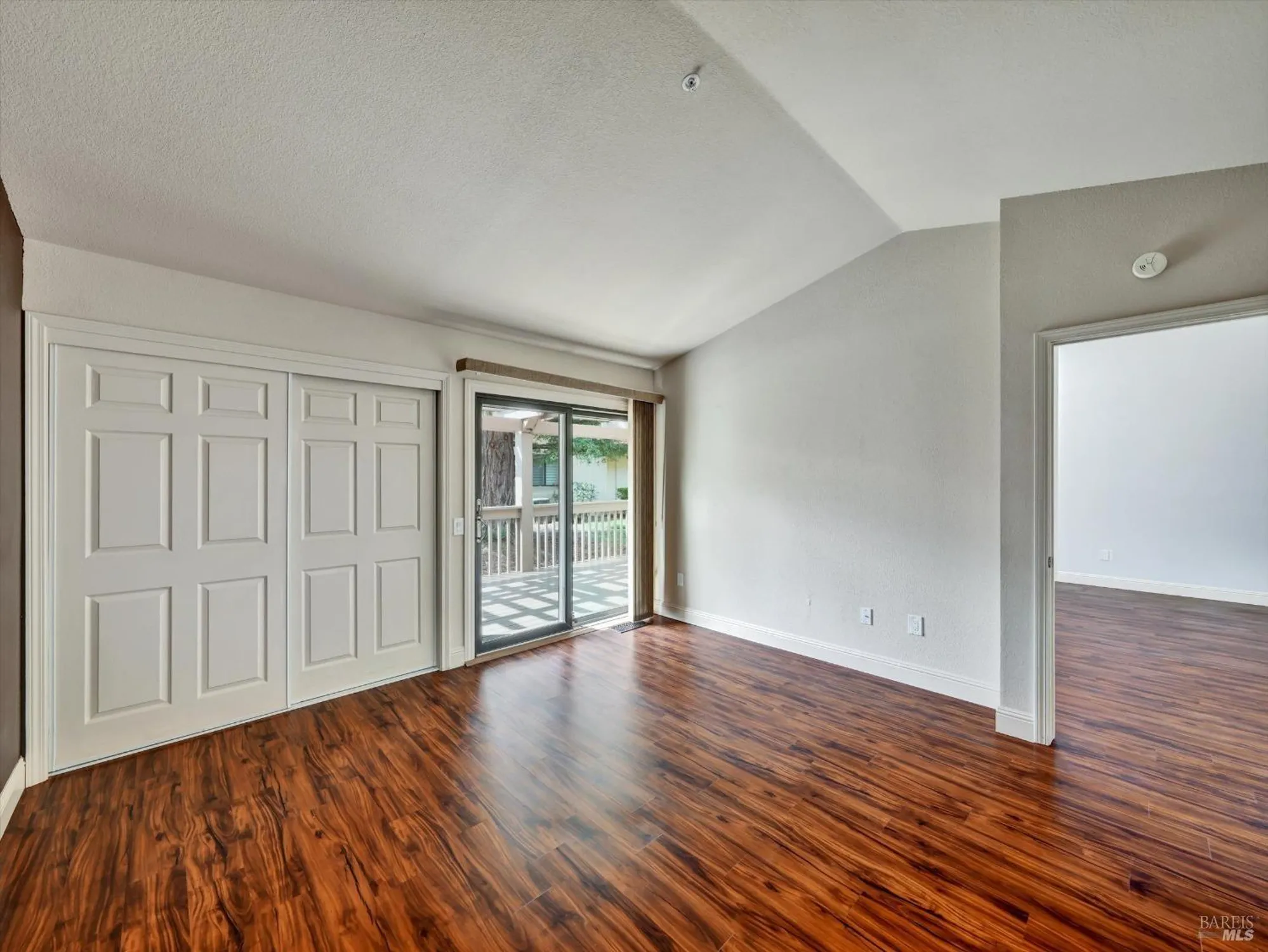 Property Slideshow image 11 of 27 | 39 fountain grove cir, Napa, CA, 94558