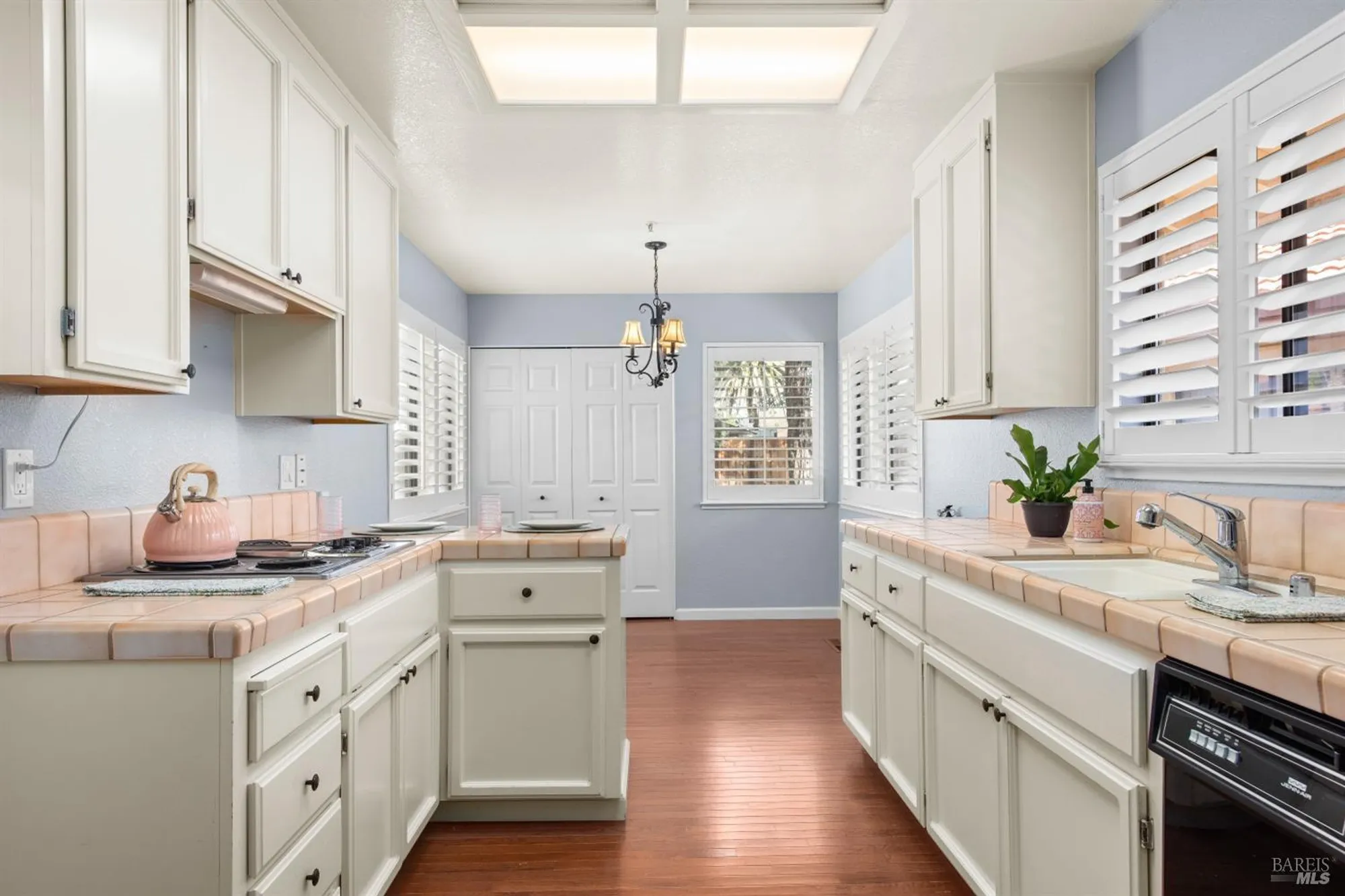 Property Slideshow image 12 of 42 | 43 fountain grove cir, Napa, CA, 94558