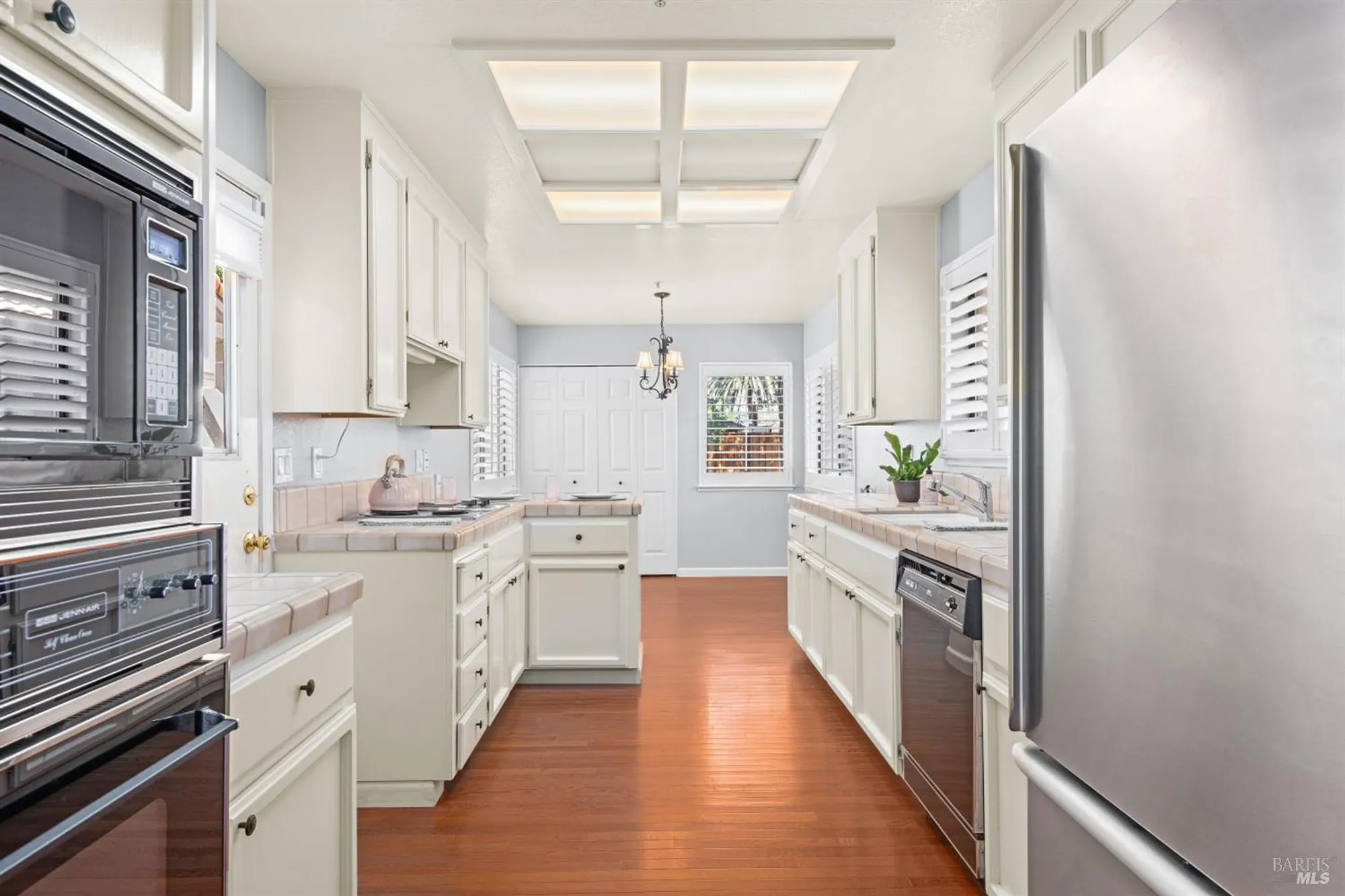 Property Slideshow image 11 of 42 | 43 fountain grove cir, Napa, CA, 94558