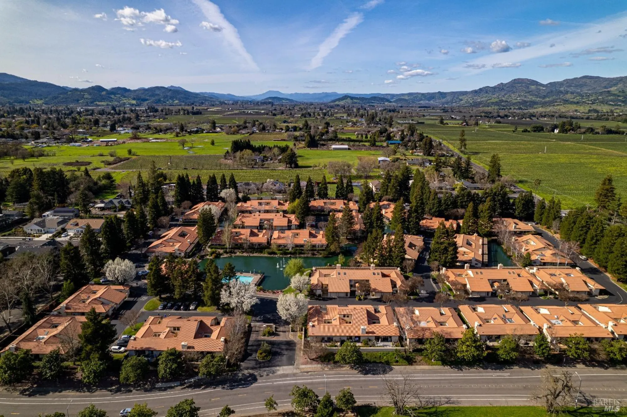 Property Slideshow image 20 of 23 | 79 fountain grove cir, Napa, CA, 94558