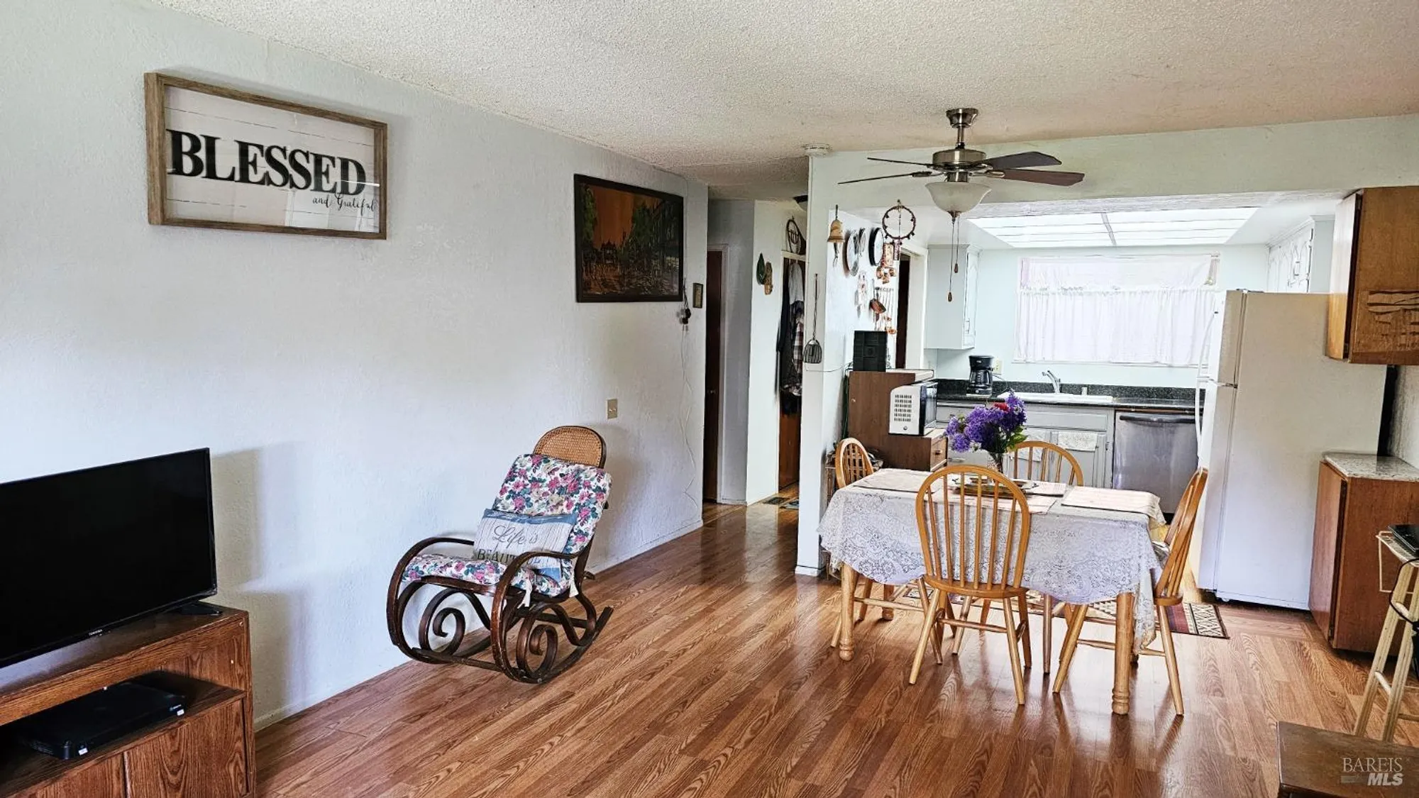 Property Slideshow image 4 of 17 | 124 monterey dr, Vacaville, CA, 95687