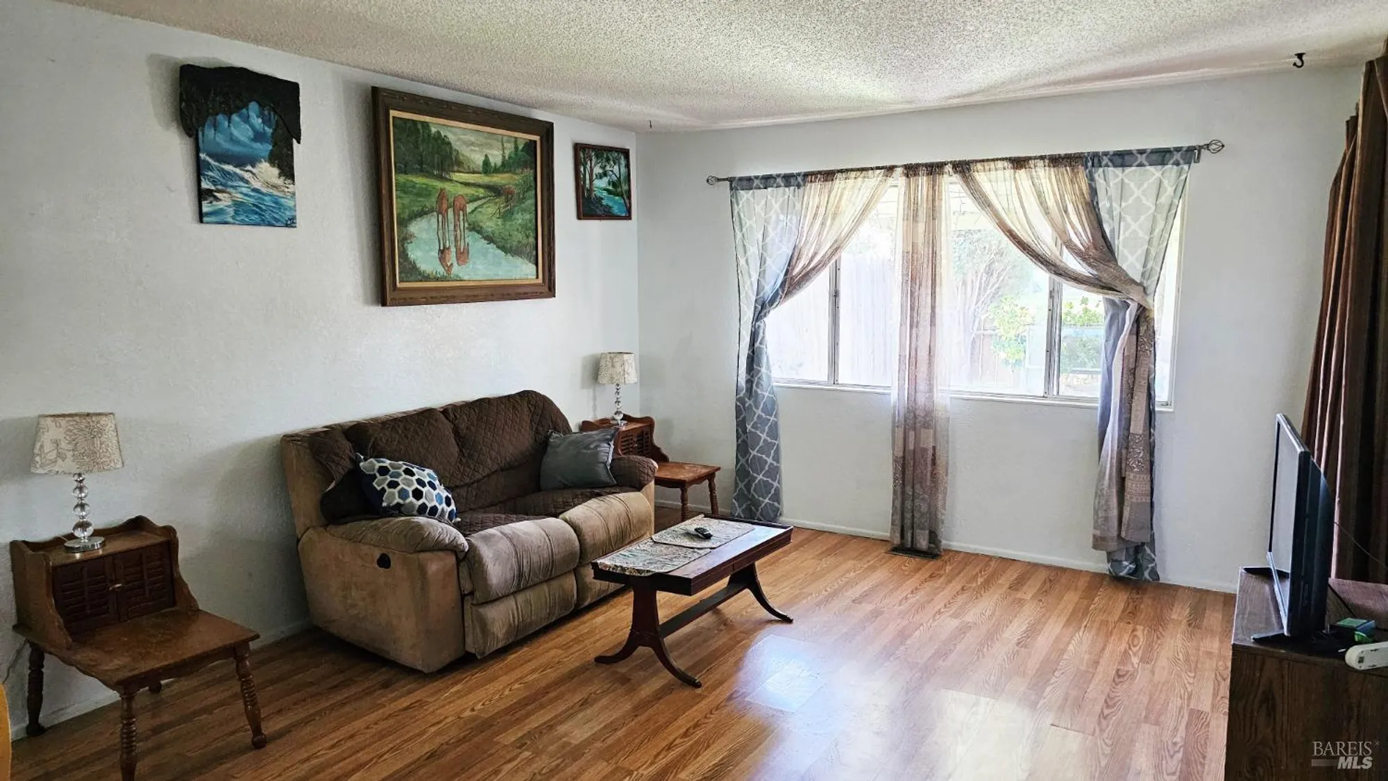 Property Slideshow image 3 of 17 | 124 monterey dr, Vacaville, CA, 95687