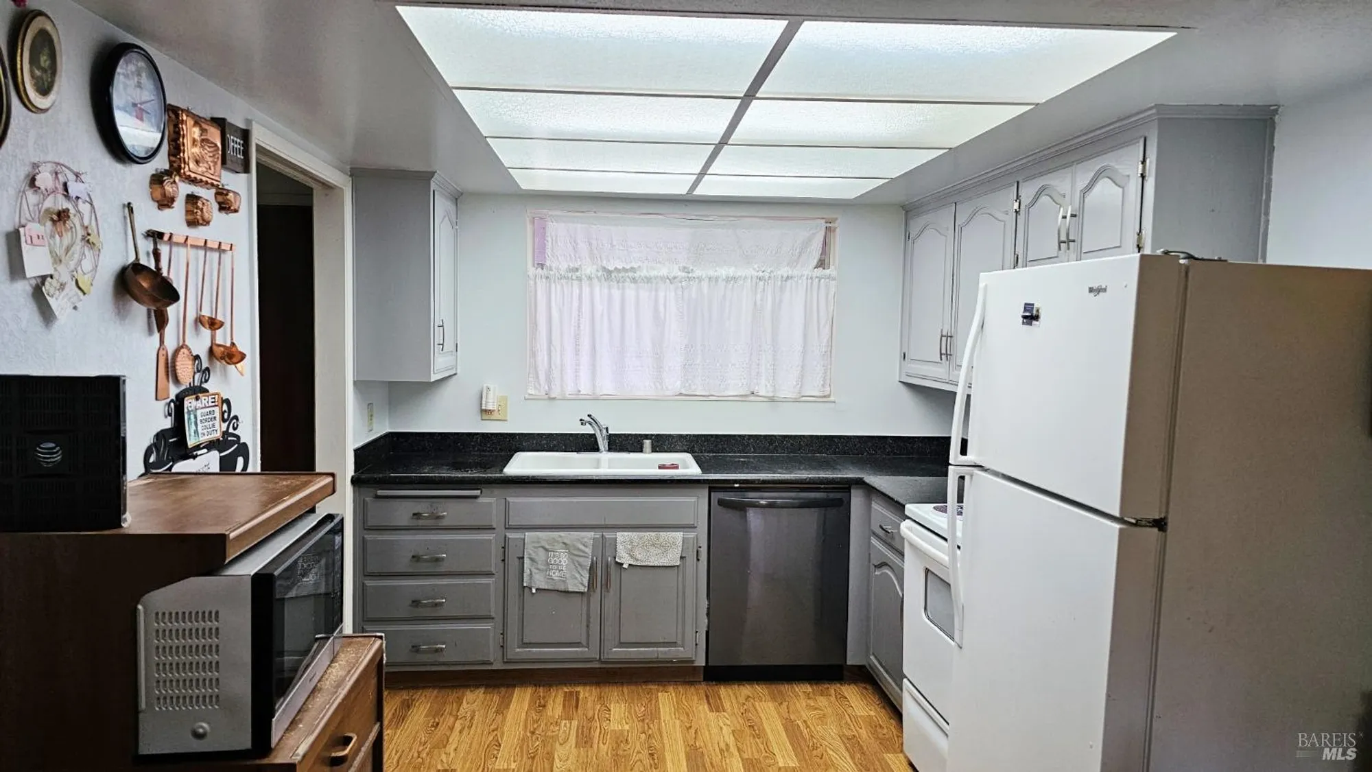 Property Slideshow image 8 of 17 | 124 monterey dr, Vacaville, CA, 95687