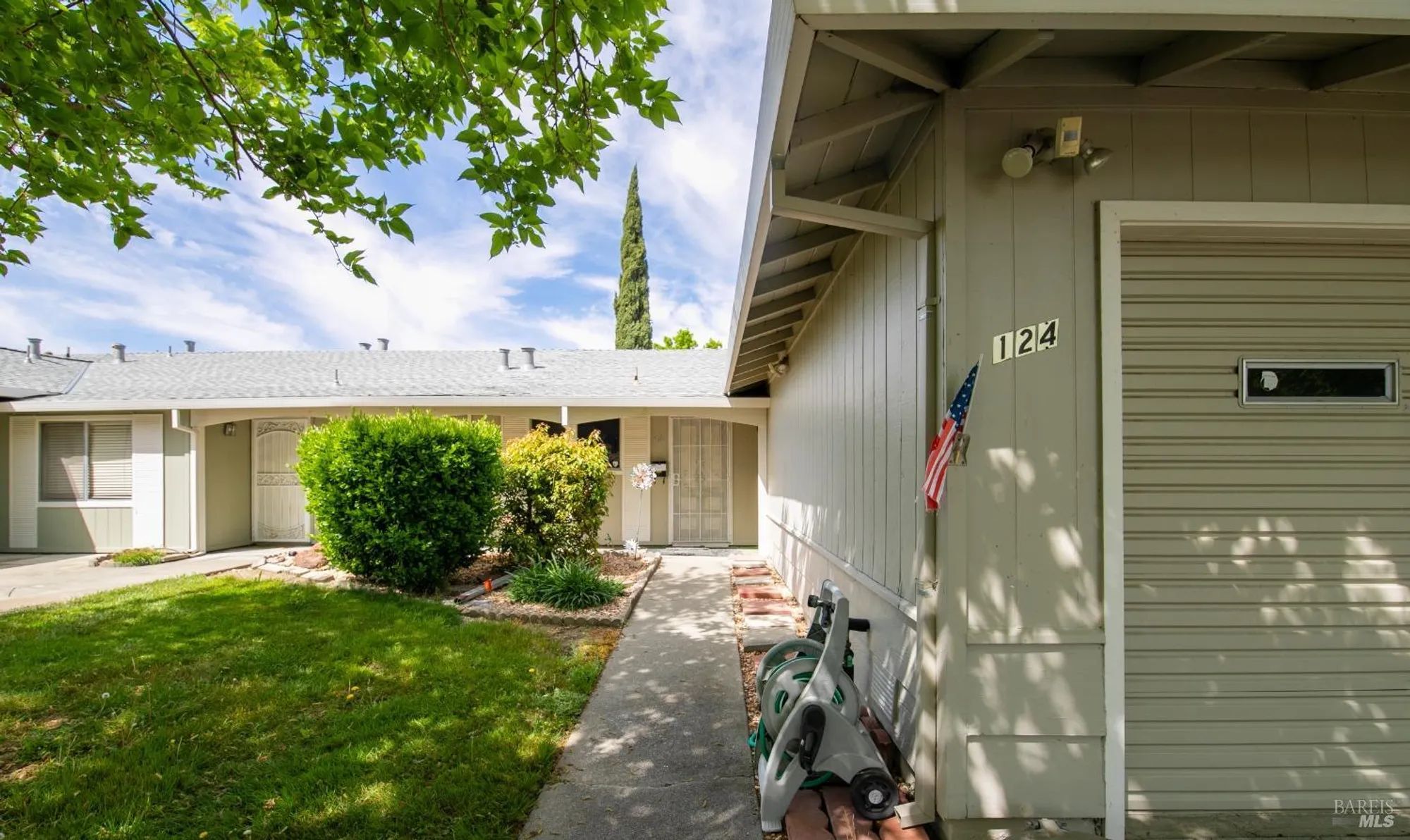 Property Slideshow image 1 of 17 | 124 monterey dr, Vacaville, CA, 95687