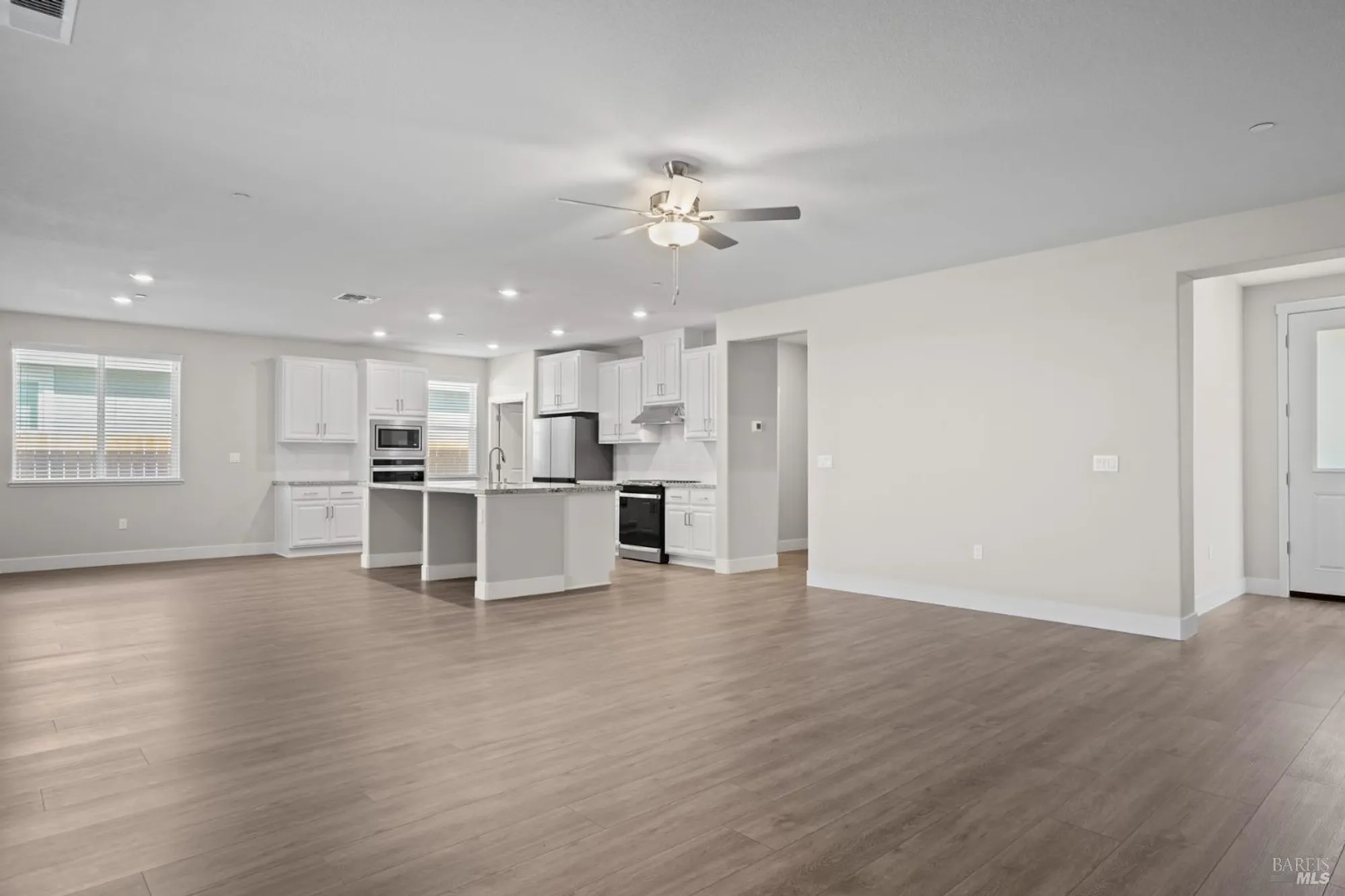 Property Slideshow image 4 of 28 | 2210 rustic oak ln, Rio Vista, CA, 94571