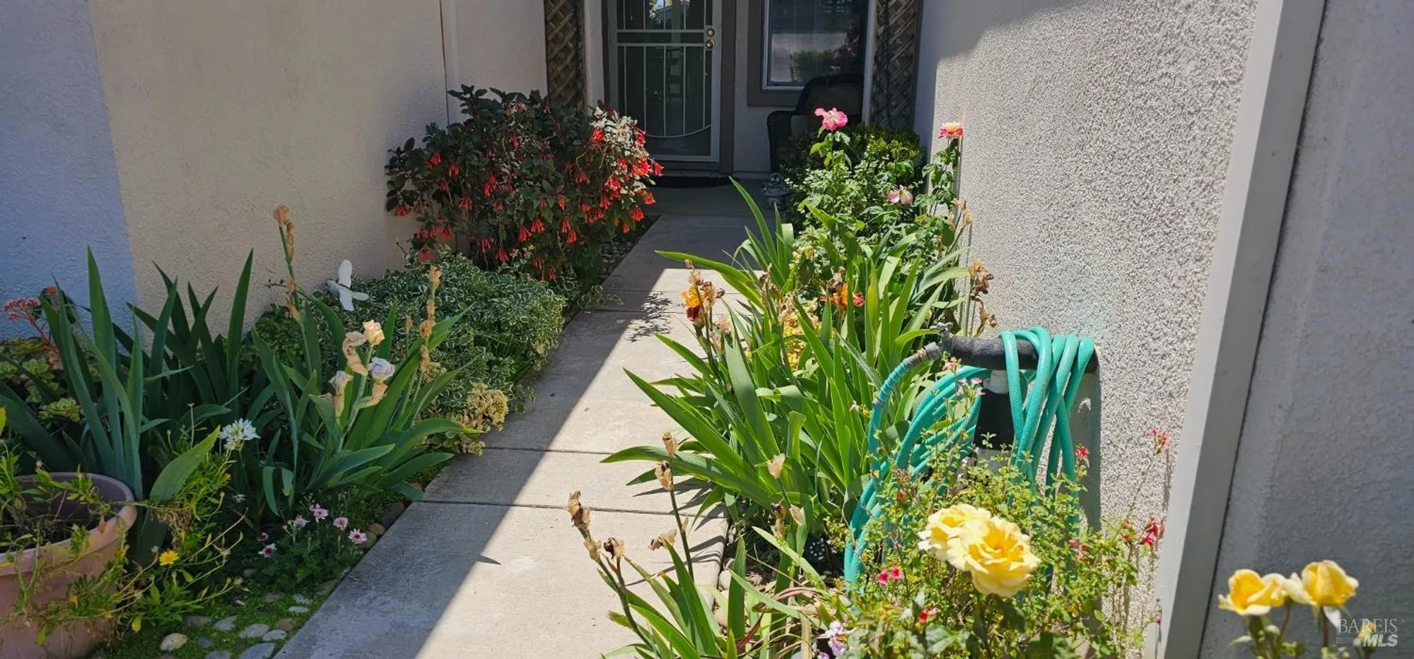 Property Slideshow image 5 of 69 | 611 twin lakes ln, Rio Vista, CA, 94571