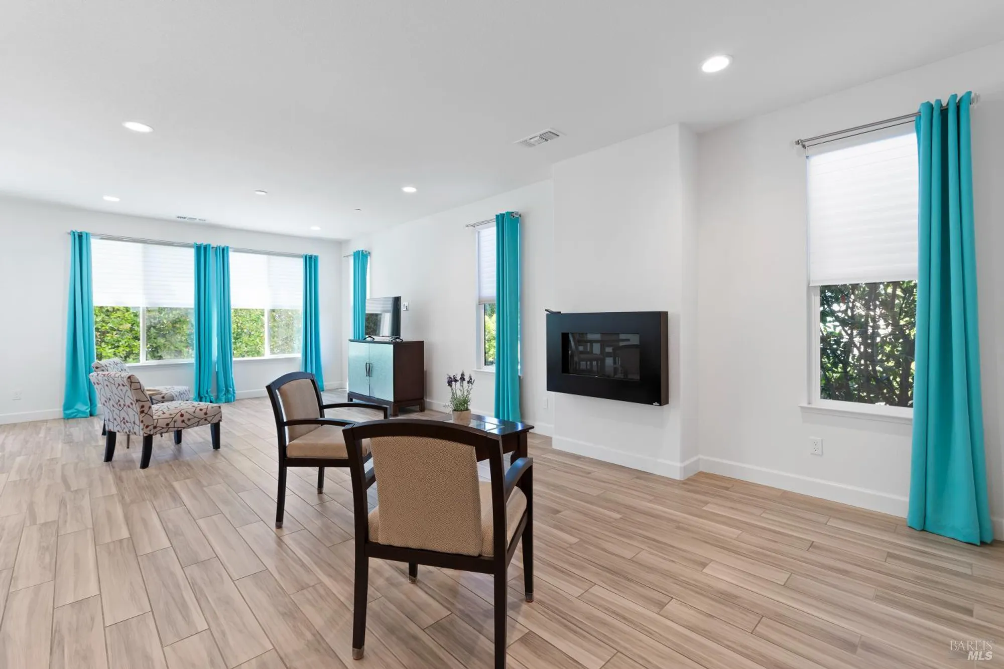 Property Slideshow image 11 of 29 | 292 harvest hills ln, Rio Vista, CA, 94571