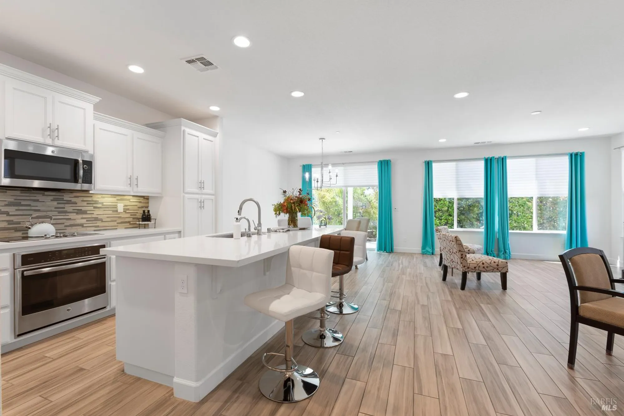 Property Slideshow image 13 of 29 | 292 harvest hills ln, Rio Vista, CA, 94571