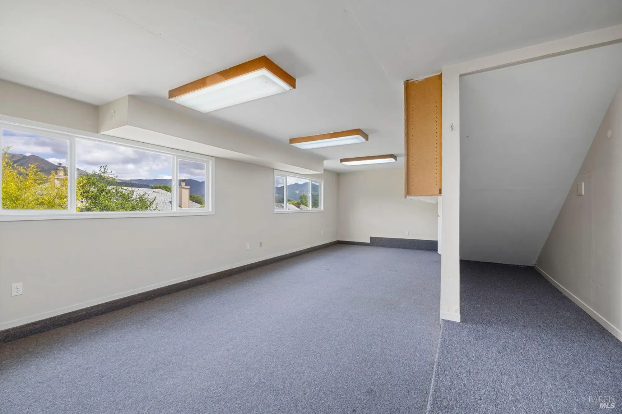 Property Slideshow image 48 of 81 | 405 crestridge pl, Santa Rosa, CA, 95409