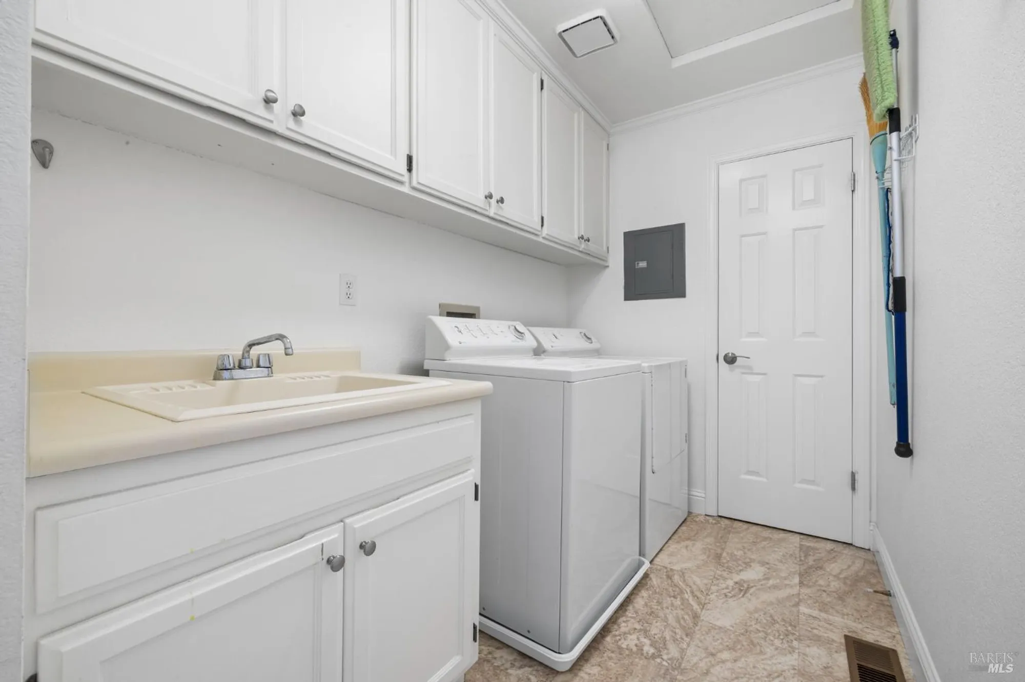 Property Slideshow image 33 of 81 | 405 crestridge pl, Santa Rosa, CA, 95409