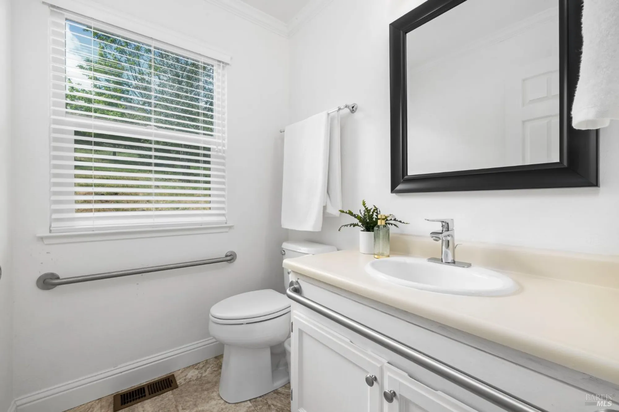 Property Slideshow image 32 of 81 | 405 crestridge pl, Santa Rosa, CA, 95409