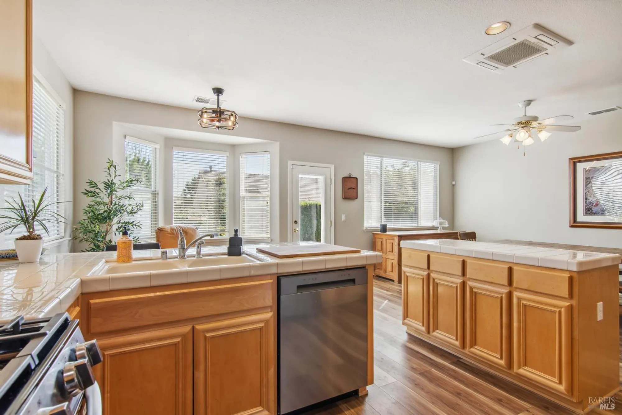 Property Slideshow image 14 of 57 | 670 turnberry ter, Rio Vista, CA, 94571