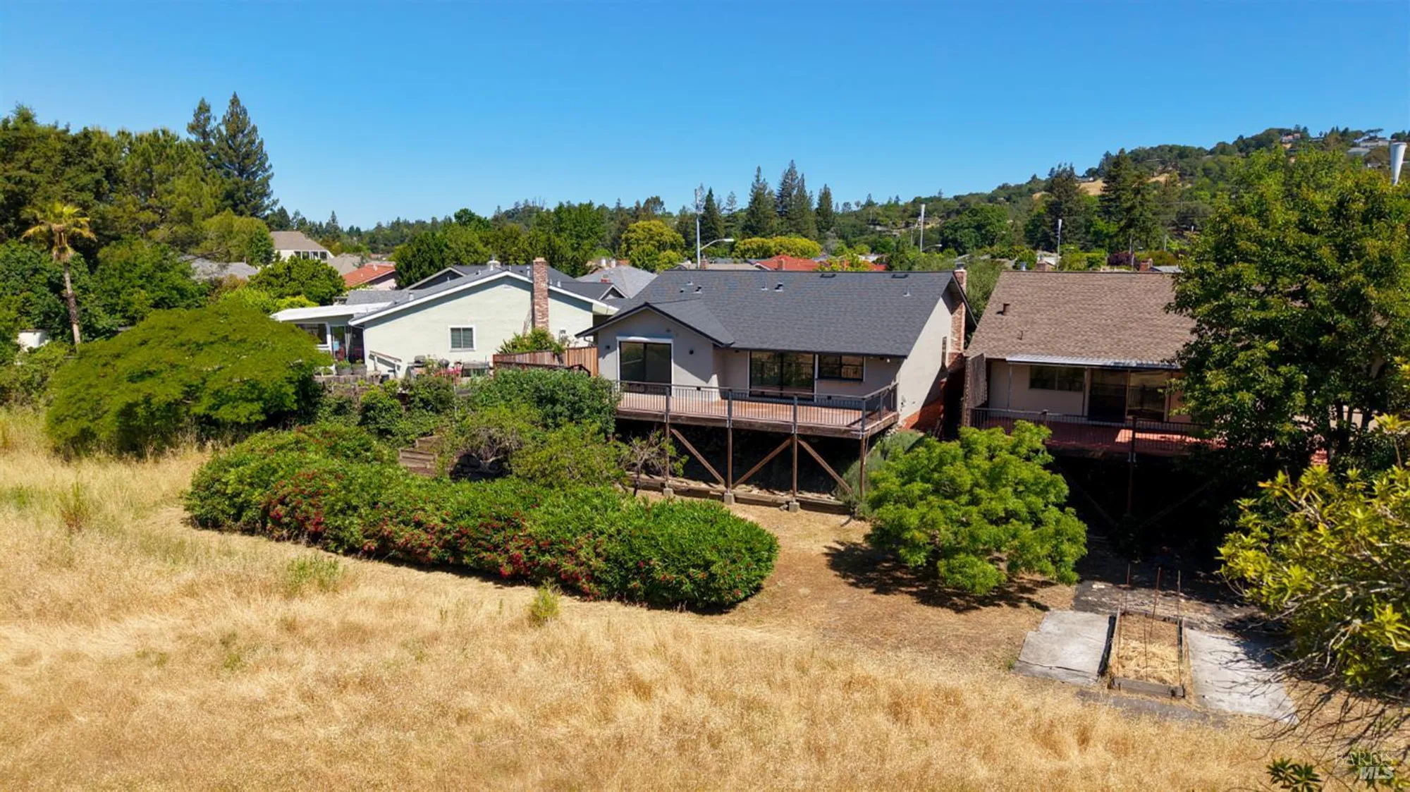 Property Slideshow image 22 of 36 | 1306 pinon dr, Healdsburg, CA, 95448