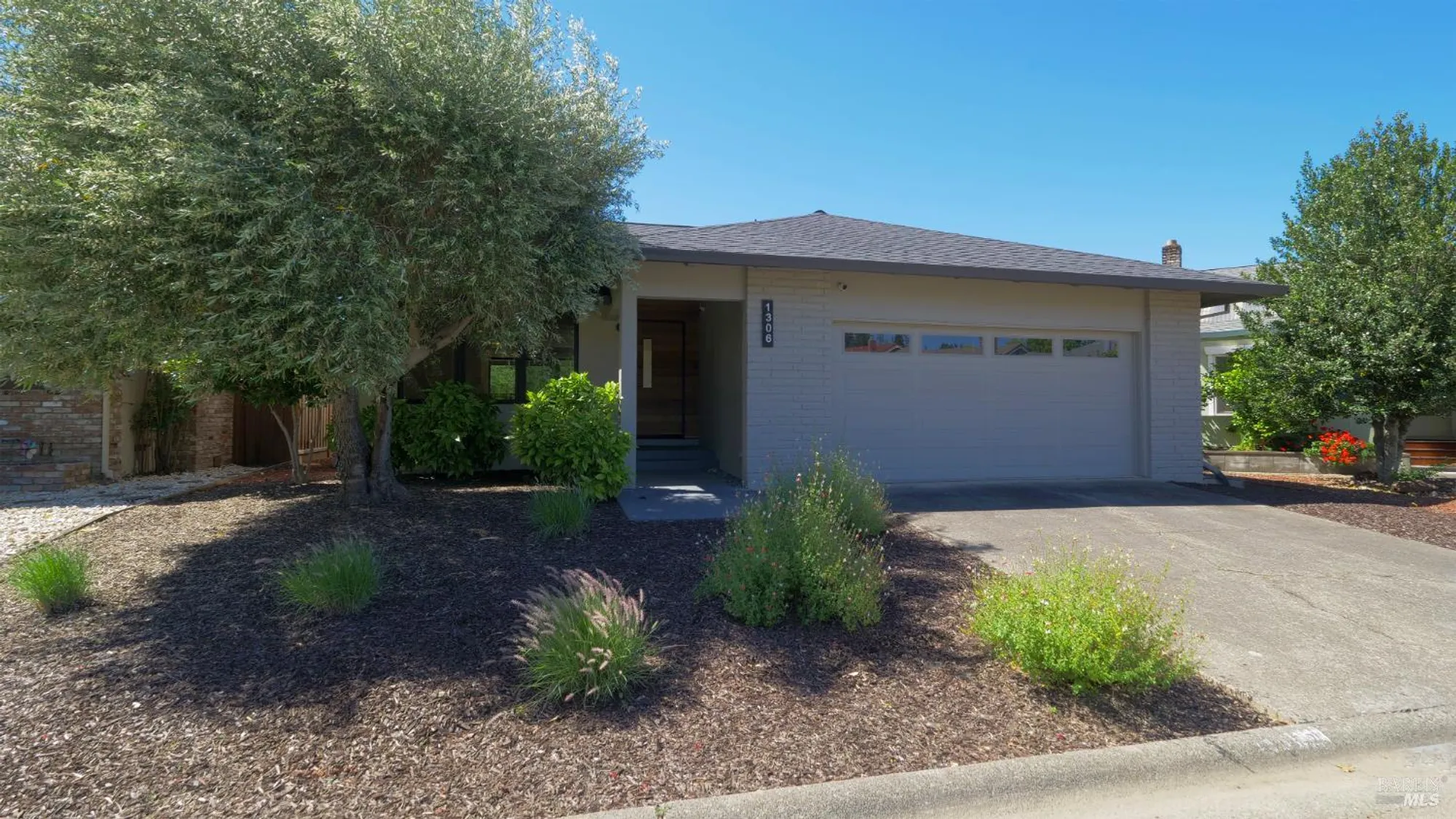 Property Slideshow image 4 of 36 | 1306 pinon dr, Healdsburg, CA, 95448