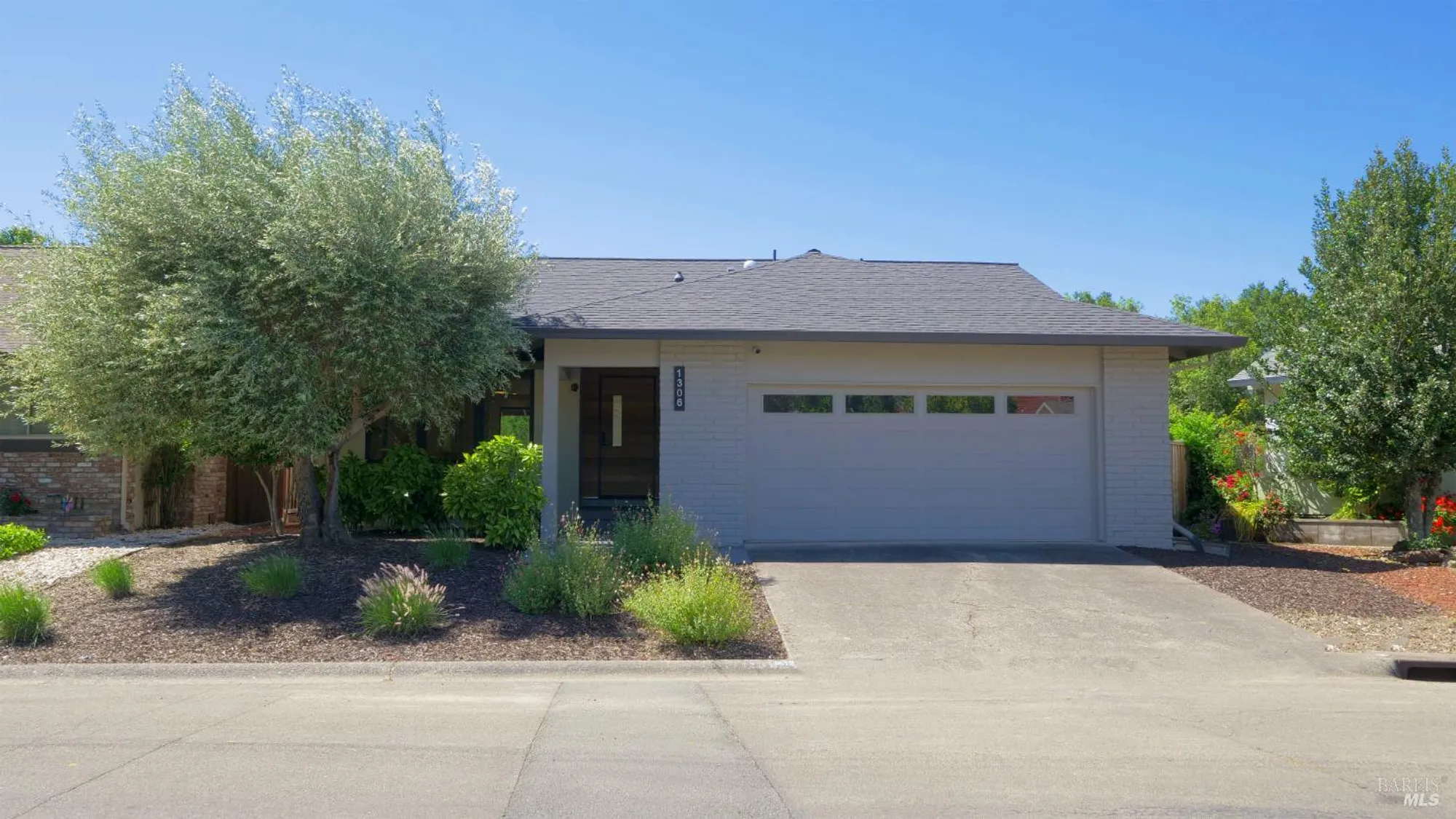 Property Slideshow image 28 of 36 | 1306 pinon dr, Healdsburg, CA, 95448