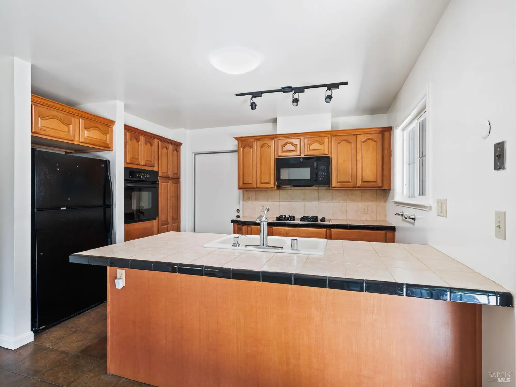 Property Slideshow image 14 of 36 | 145 temelec cir, Sonoma, CA, 95476