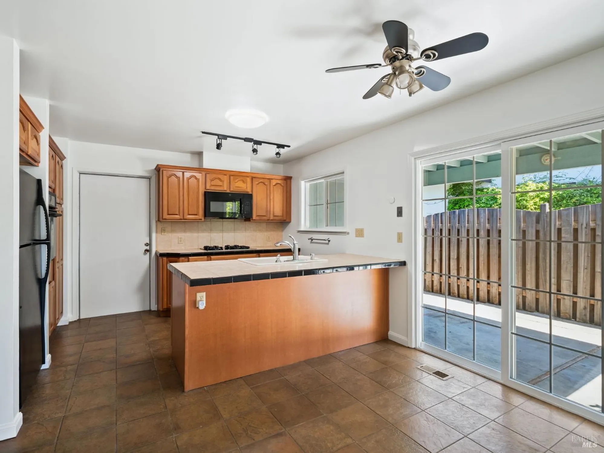 Property Slideshow image 13 of 36 | 145 temelec cir, Sonoma, CA, 95476