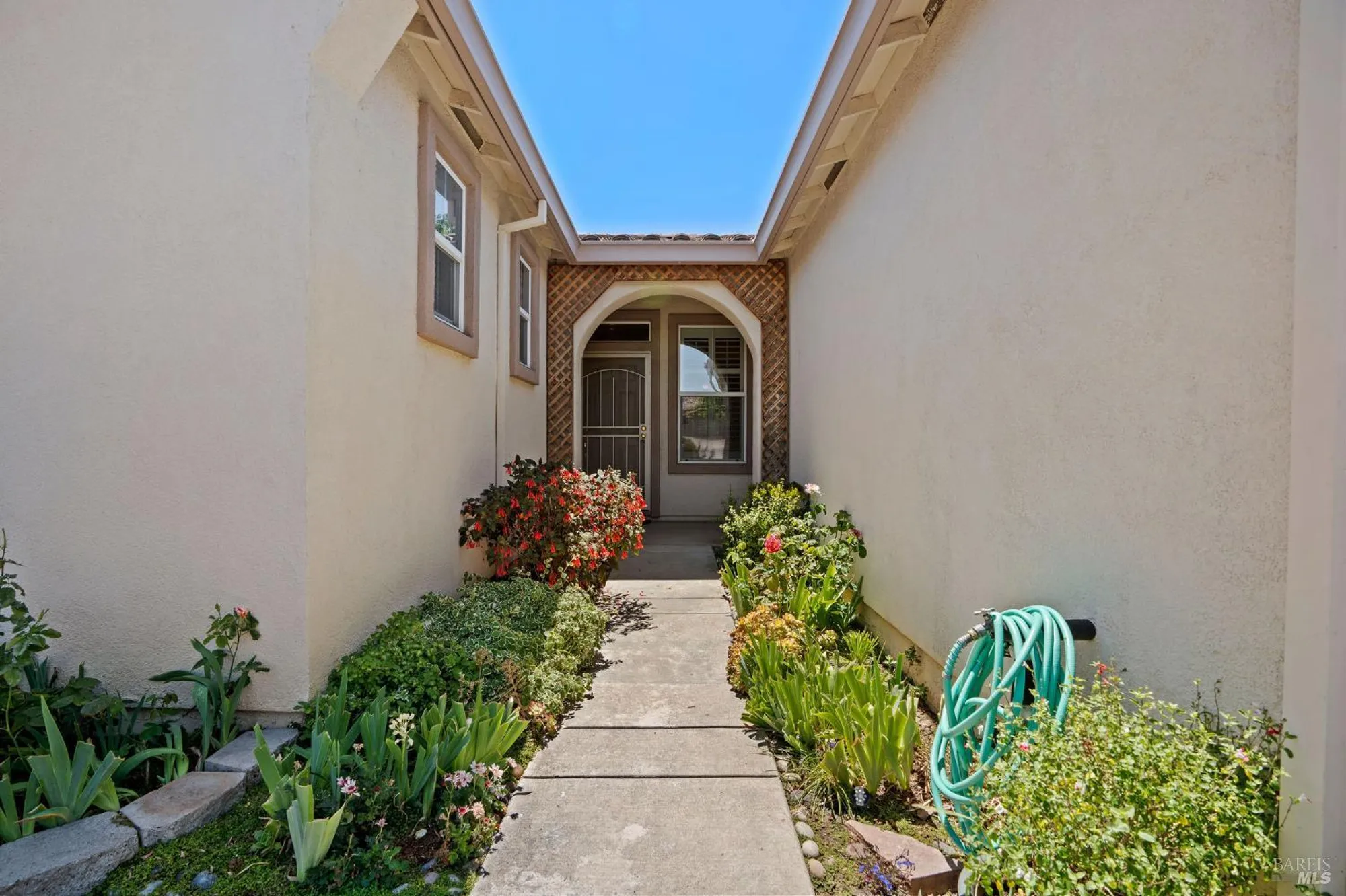 Property Slideshow image 3 of 69 | 611 twin lakes ln, Rio Vista, CA, 94571