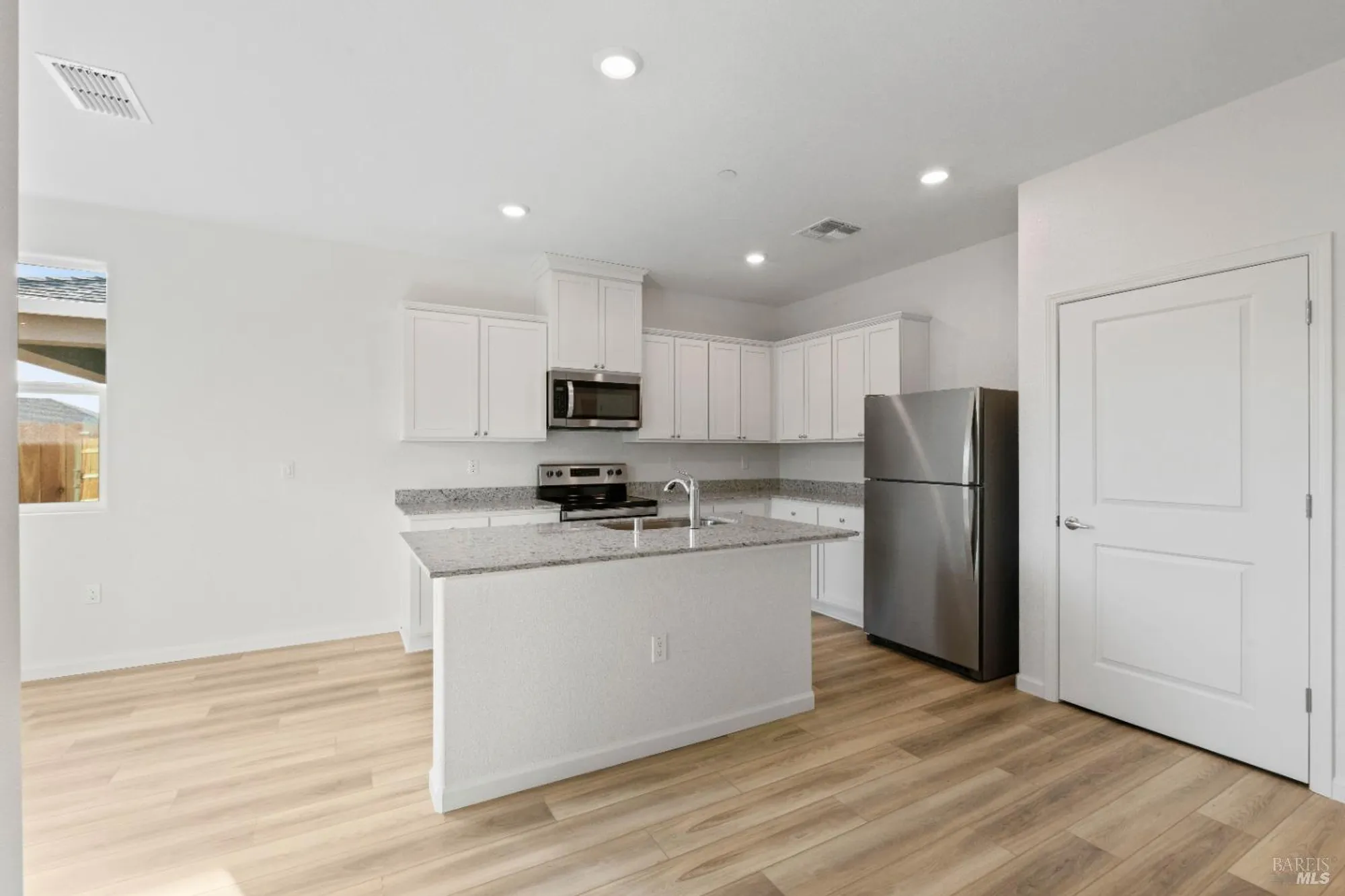 Property Slideshow image 8 of 31 | 2231 park pl, Rio Vista, CA, 94571