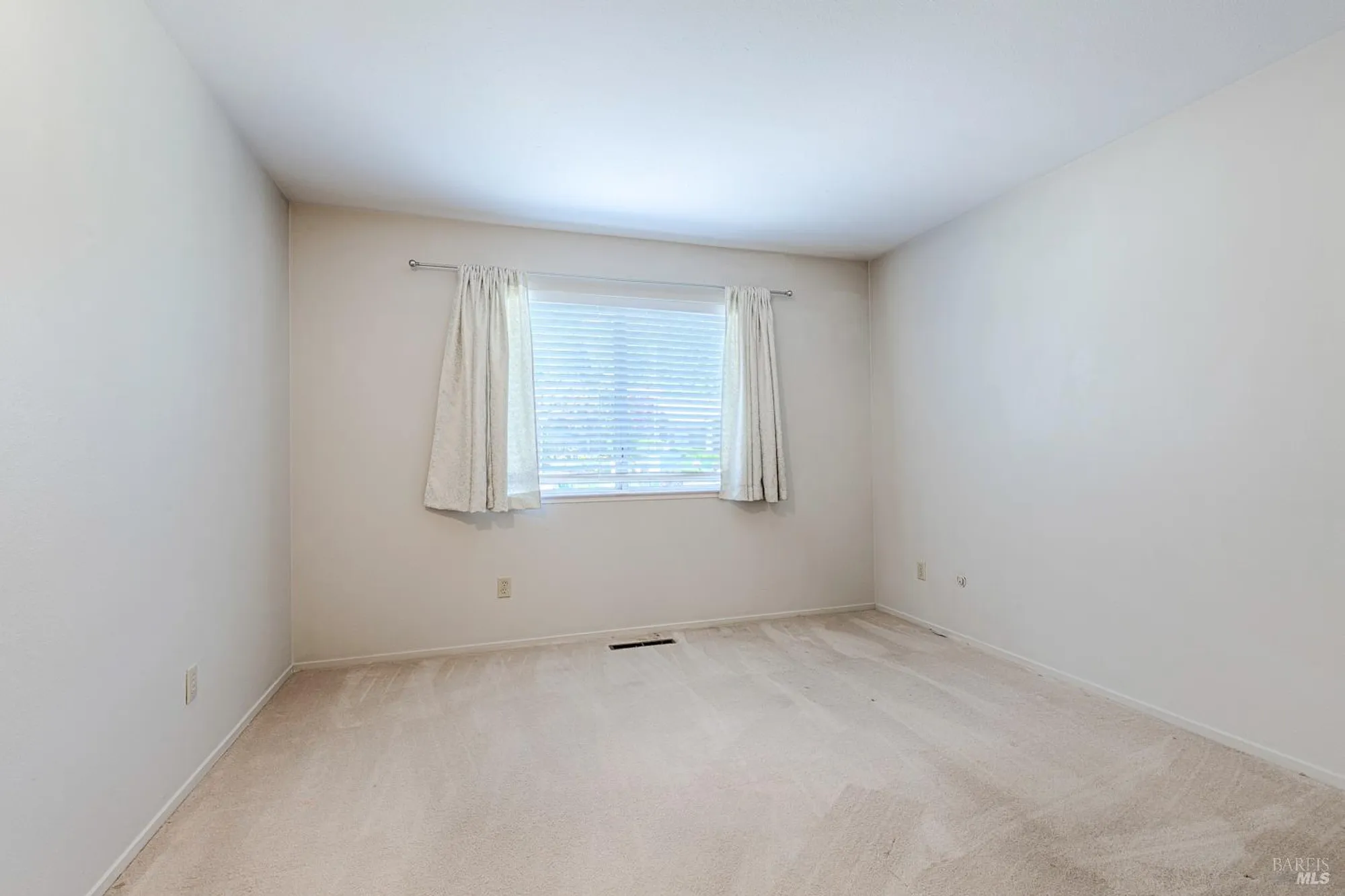 Property Slideshow image 16 of 29 | 7315 oakmont dr, Santa Rosa, CA, 95409