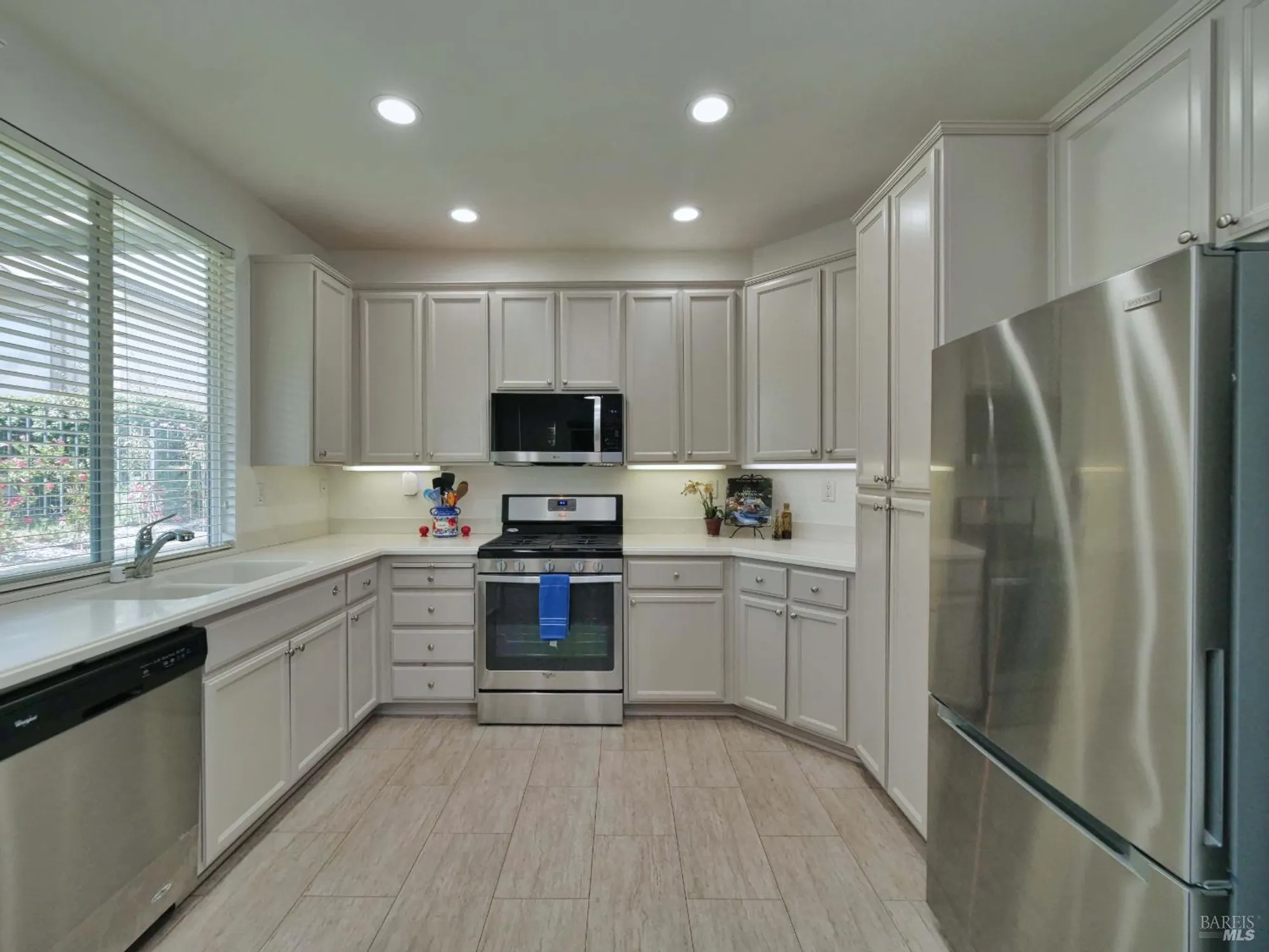 Property Slideshow image 8 of 40 | 659 pinehurst dr ca, Rio Vista, CA, 94571