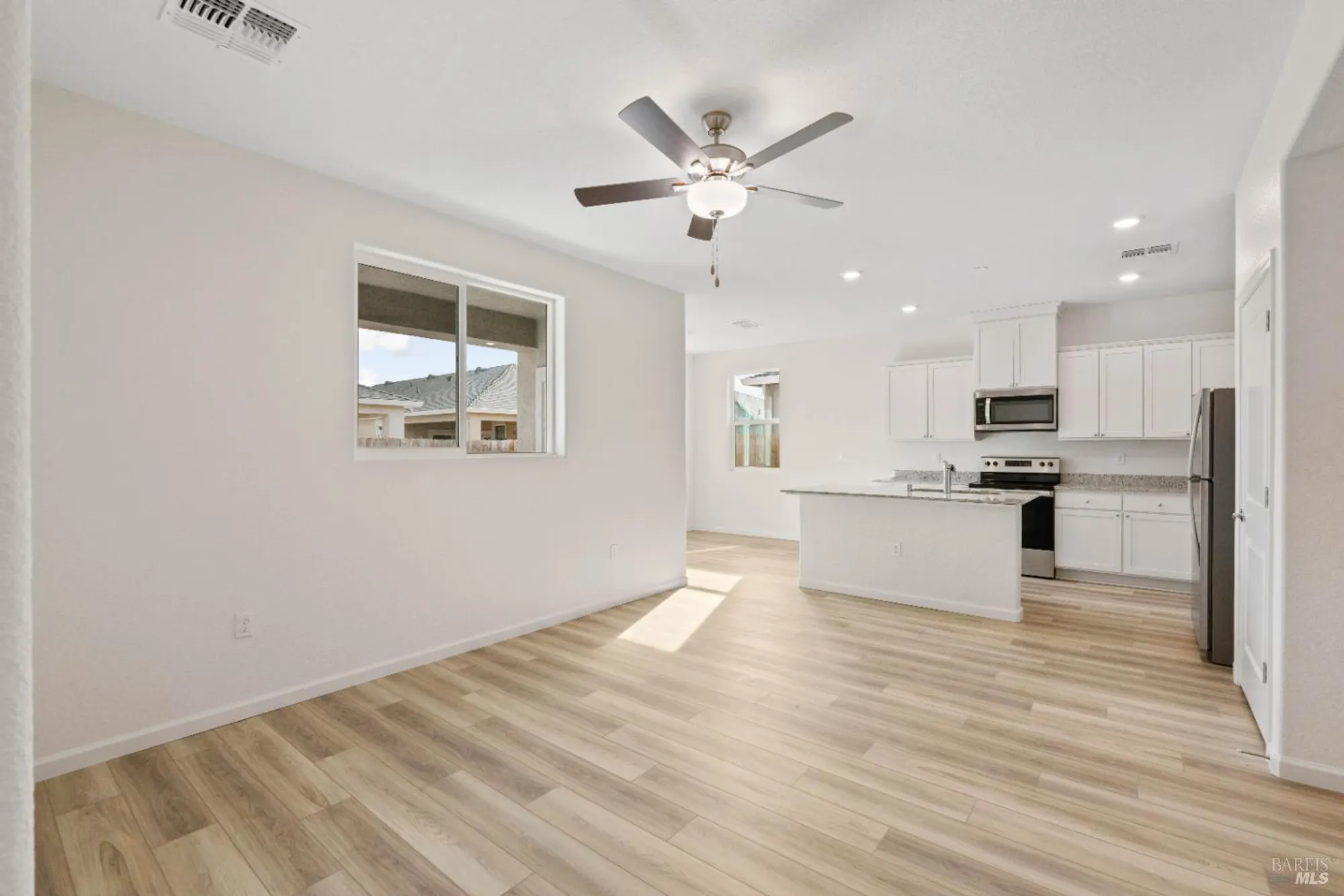 Property Slideshow image 6 of 31 | 2271 park pl, Rio Vista, CA, 94571