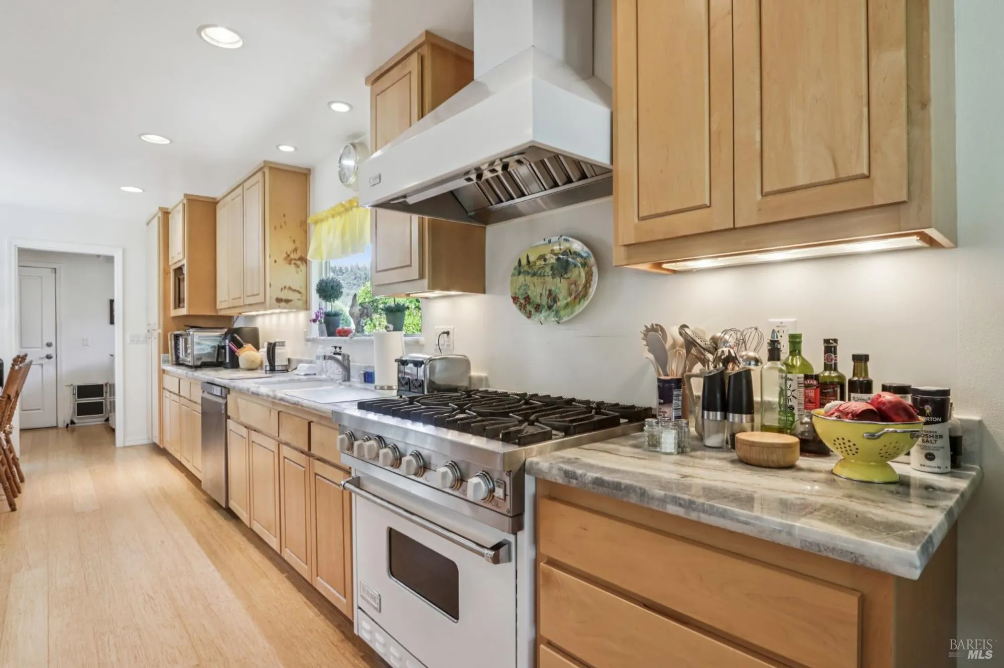 Property Slideshow image 11 of 44 | 322 mockingbird cir, Santa Rosa, CA, 95409