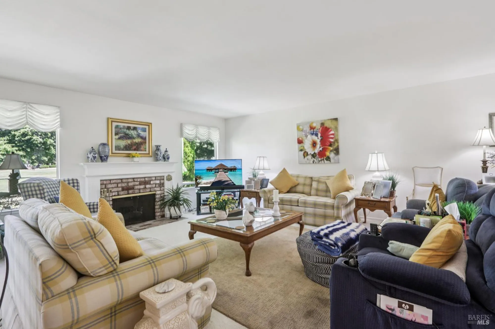 Property Slideshow image 7 of 44 | 322 mockingbird cir, Santa Rosa, CA, 95409