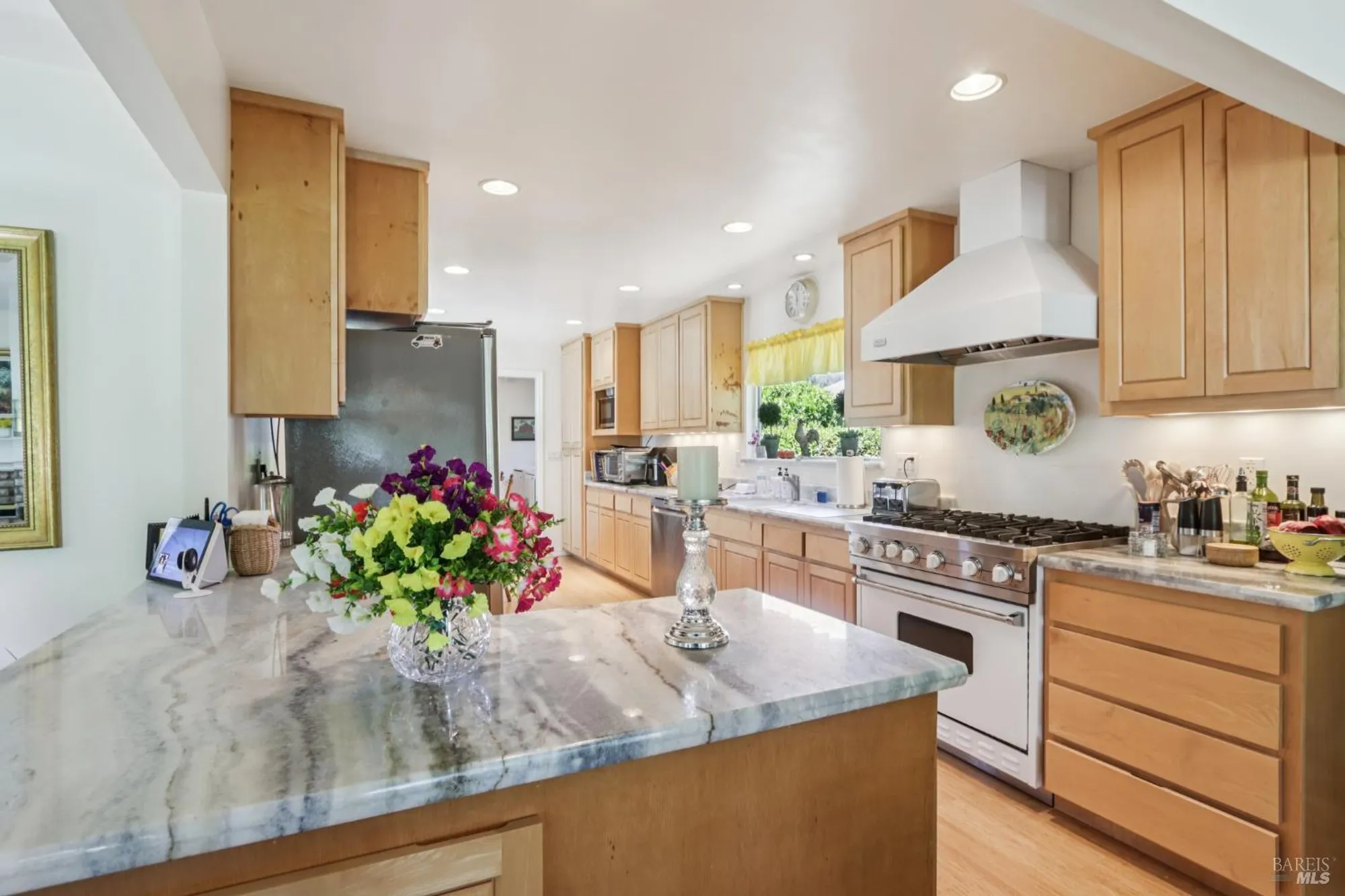 Property Slideshow image 8 of 44 | 322 mockingbird cir, Santa Rosa, CA, 95409