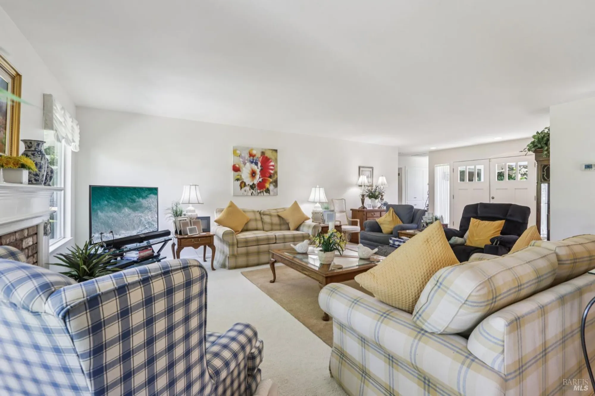 Property Slideshow image 13 of 44 | 322 mockingbird cir, Santa Rosa, CA, 95409