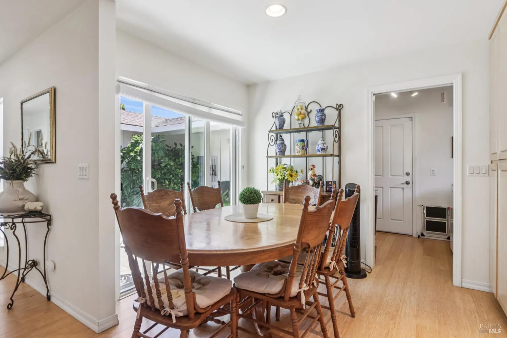 Property Slideshow image 17 of 44 | 322 mockingbird cir, Santa Rosa, CA, 95409