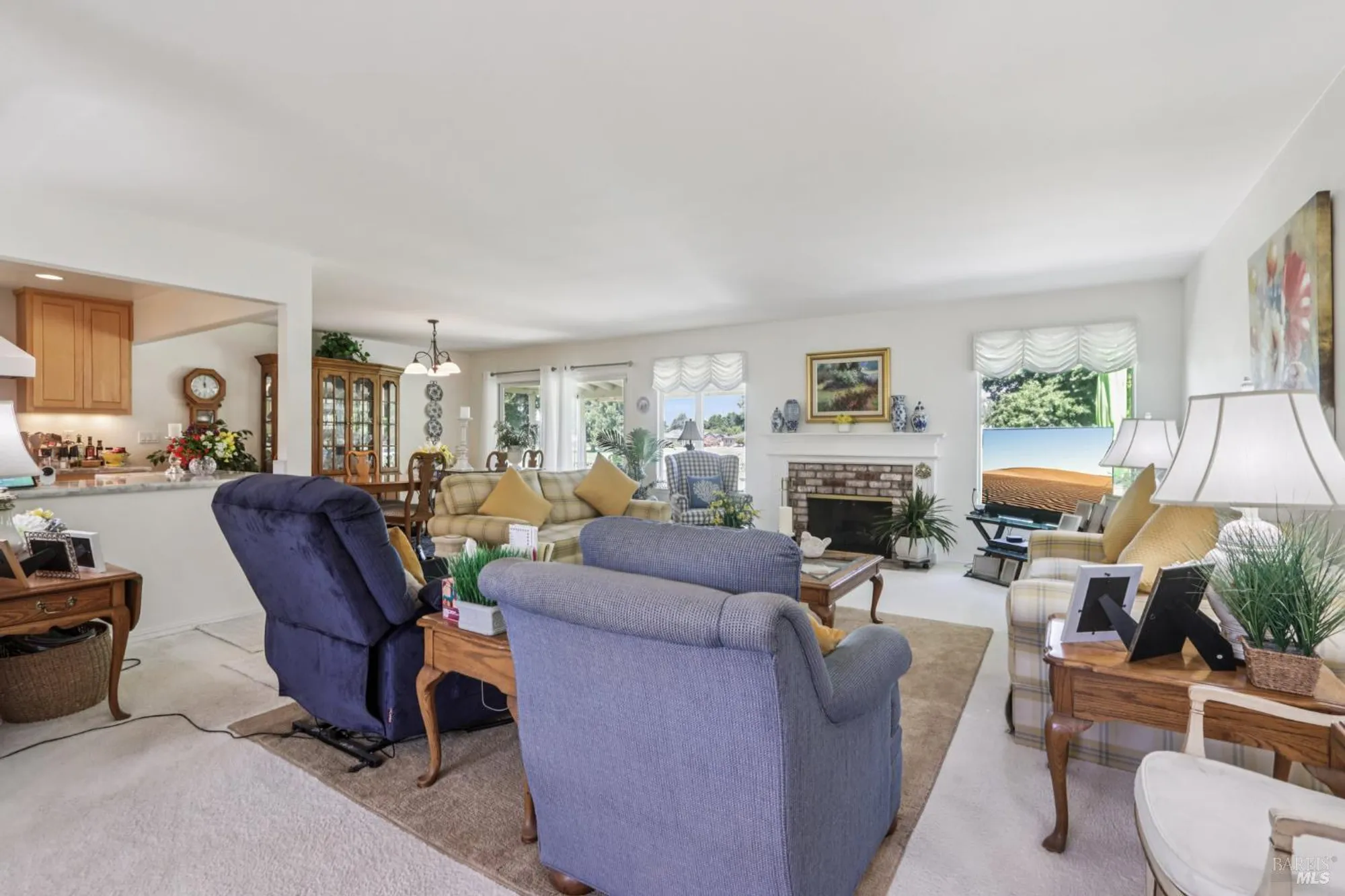 Property Slideshow image 6 of 44 | 322 mockingbird cir, Santa Rosa, CA, 95409