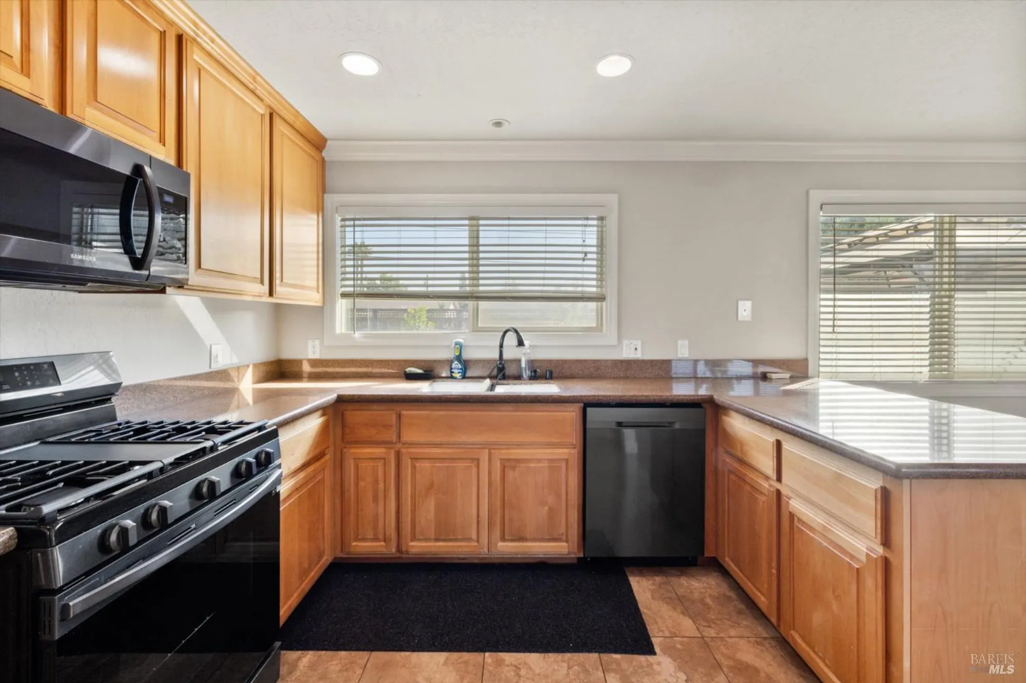 Property Slideshow image 16 of 33 | 178 mckinley cir, Vacaville, CA, 95687