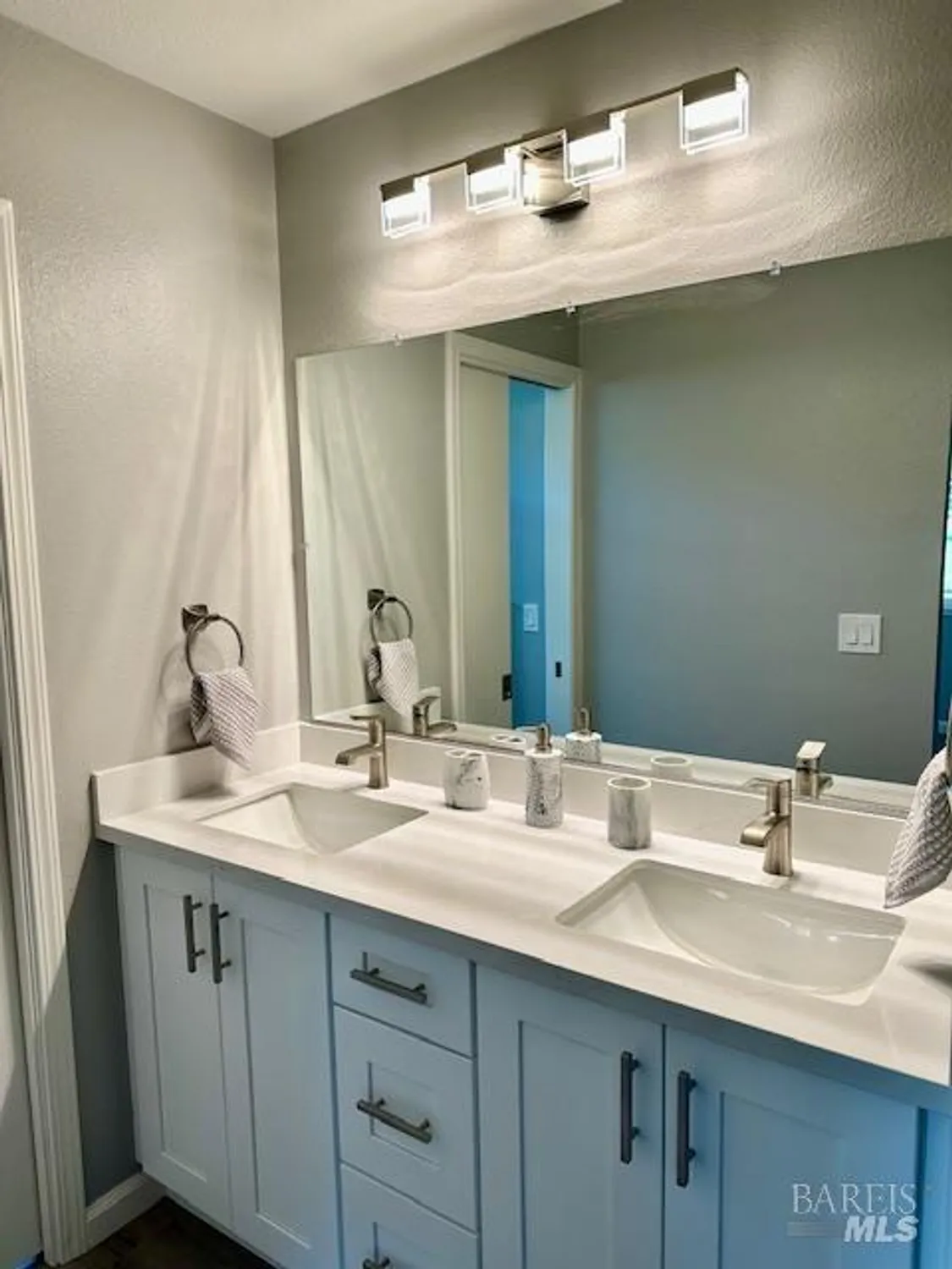 Property Slideshow image 19 of 28 | 120 oak island cir, Santa Rosa, CA, 95409