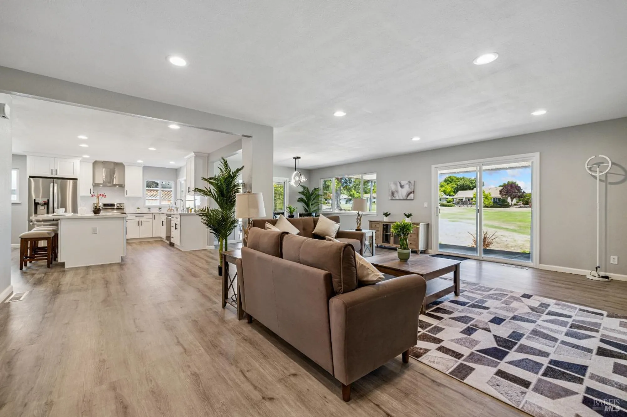 Property Slideshow image 9 of 28 | 120 oak island cir, Santa Rosa, CA, 95409