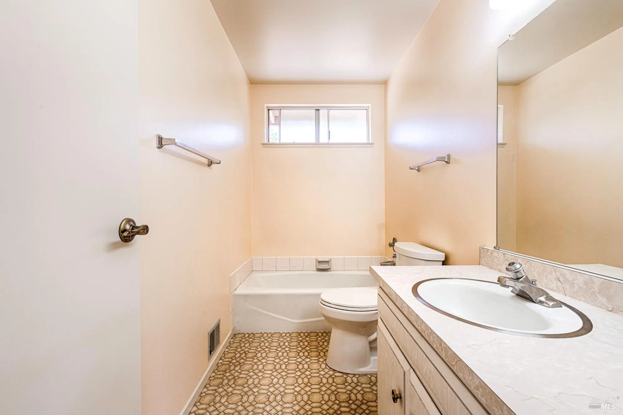 Property Slideshow image 14 of 29 | 8927 oak trail dr, Santa Rosa, CA, 95409