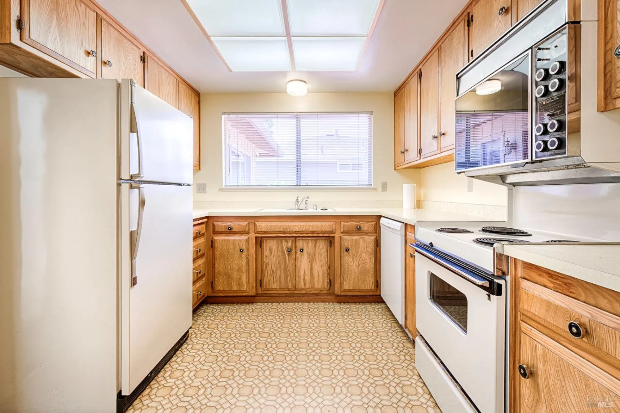 Property Slideshow image 11 of 29 | 8927 oak trail dr, Santa Rosa, CA, 95409