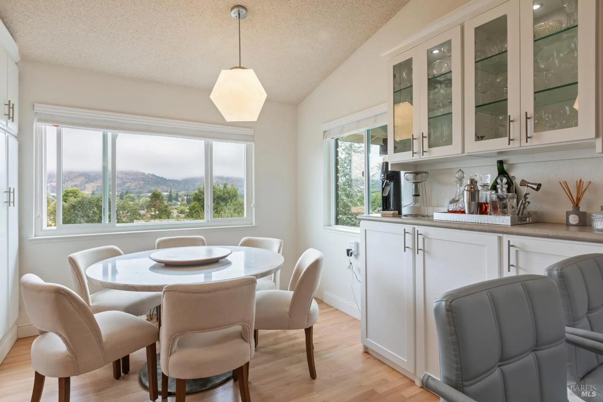 Property Slideshow image 14 of 47 | 410 oak mesa ct, Santa Rosa, CA, 95409