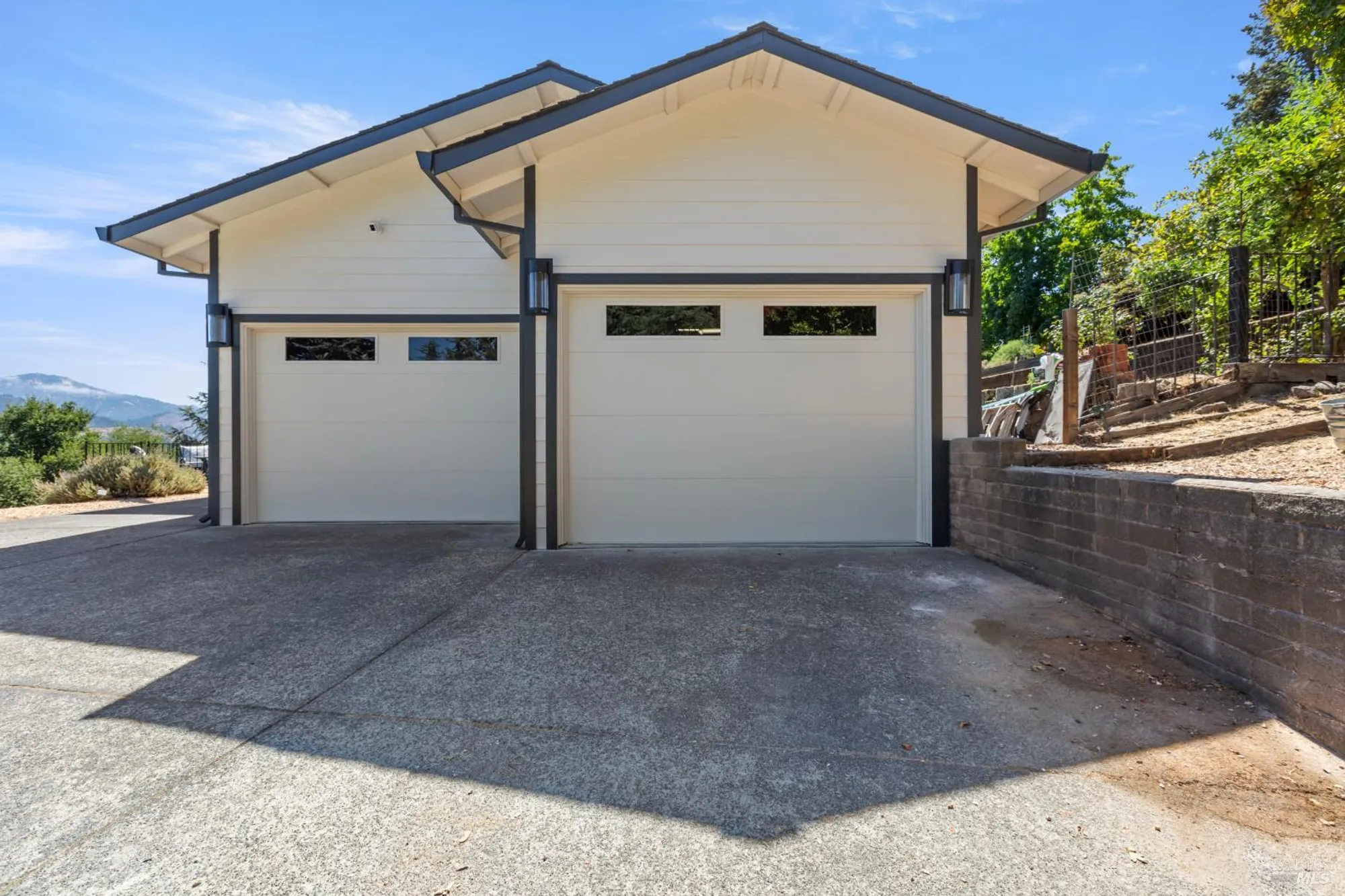 Property Slideshow image 6 of 47 | 410 oak mesa ct, Santa Rosa, CA, 95409