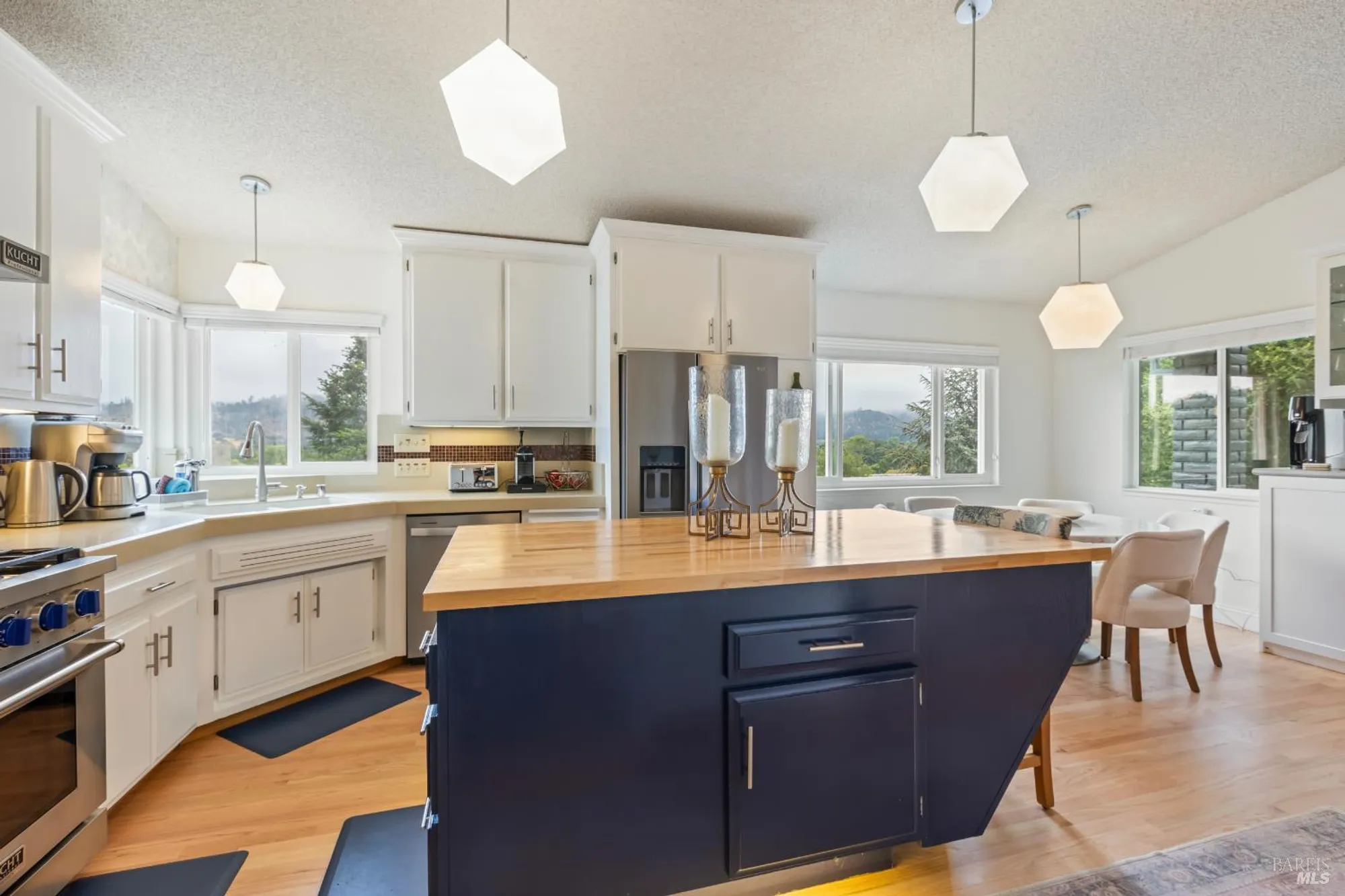 Property Slideshow image 12 of 47 | 410 oak mesa ct, Santa Rosa, CA, 95409