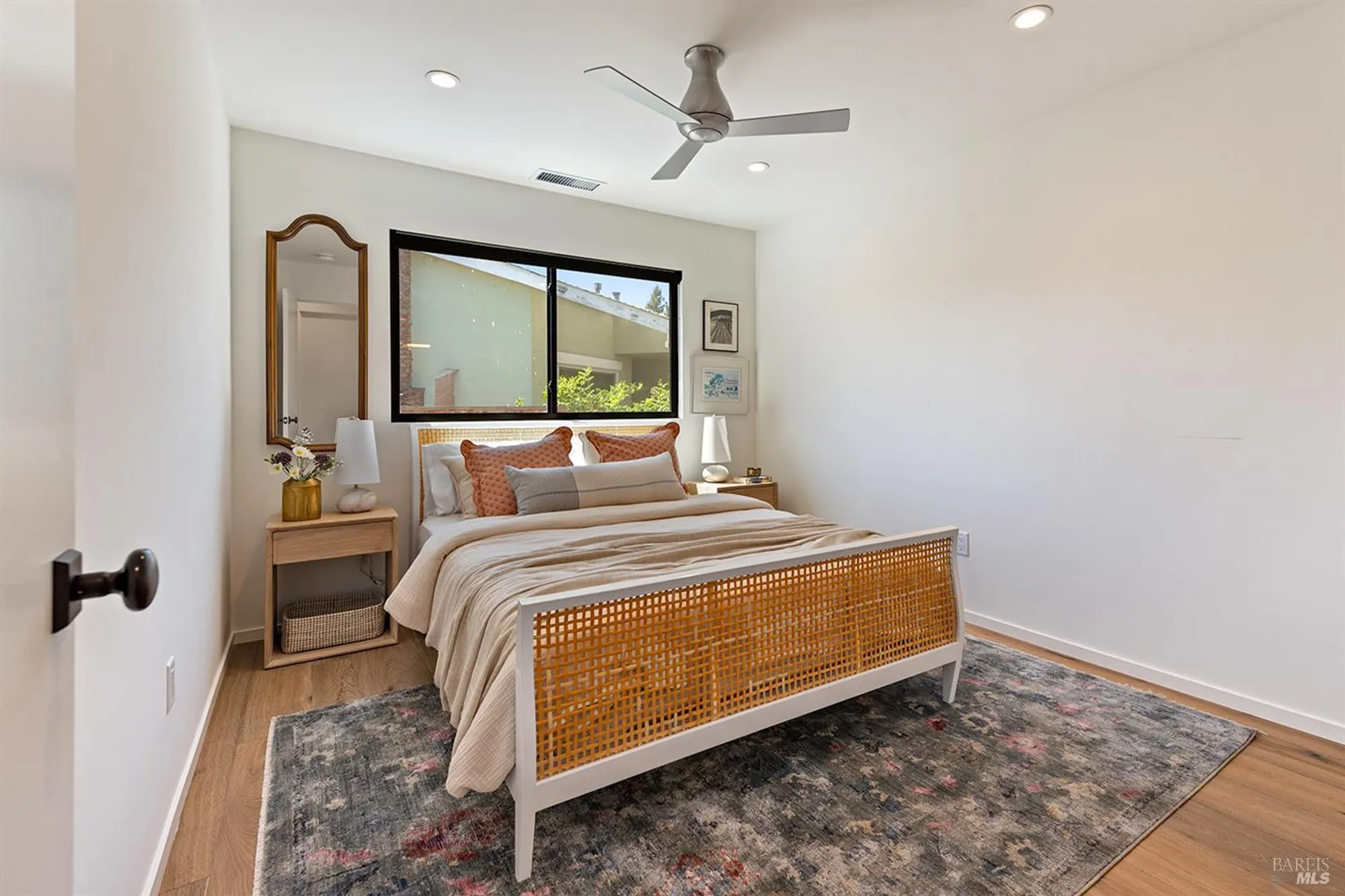 Property Slideshow image 16 of 36 | 1306 pinon dr, Healdsburg, CA, 95448