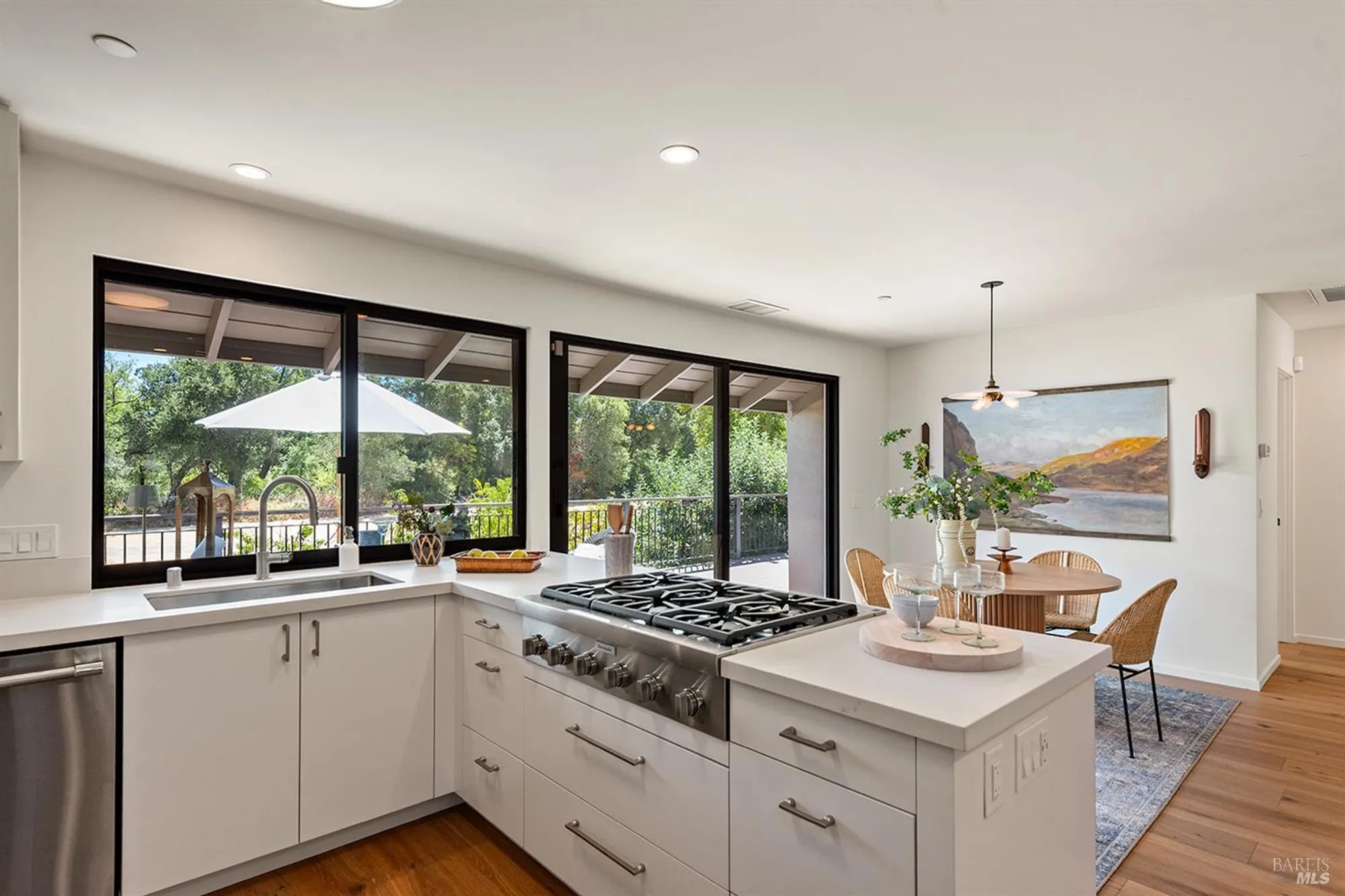 Property Slideshow image 9 of 36 | 1306 pinon dr, Healdsburg, CA, 95448