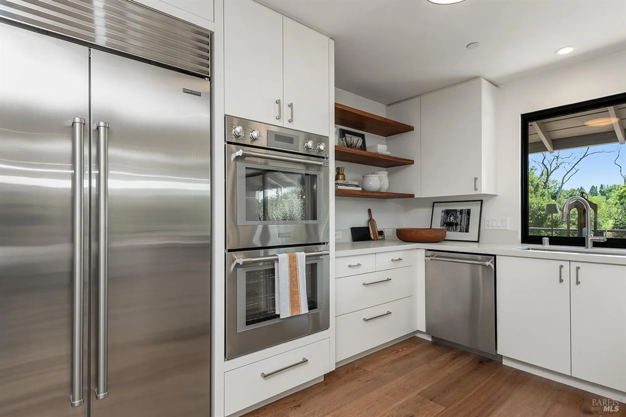 Property Slideshow image 8 of 36 | 1306 pinon dr, Healdsburg, CA, 95448