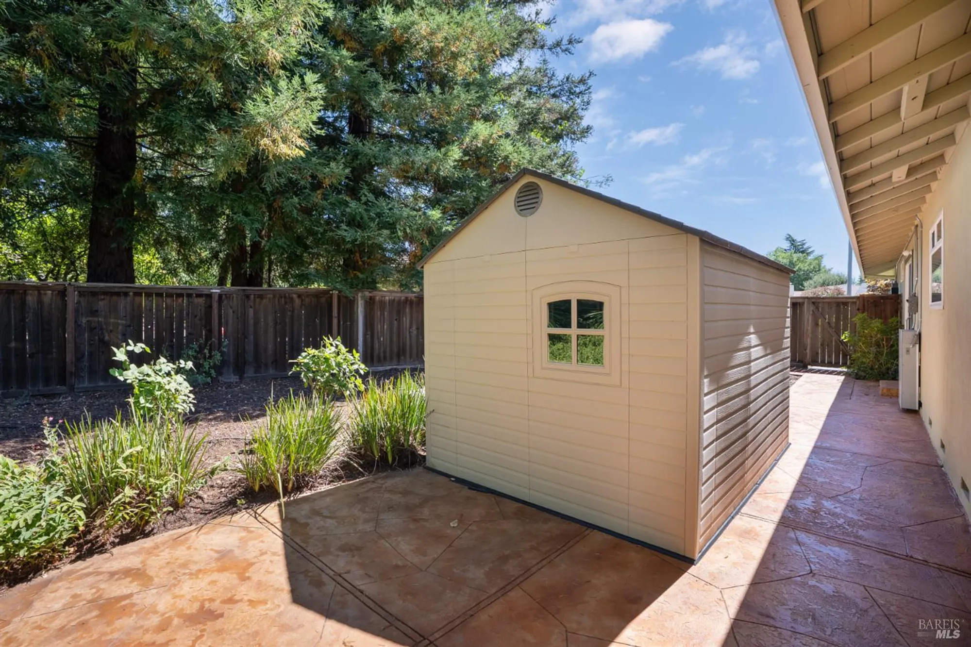 Property Slideshow image 28 of 34 | 7129 oak leaf dr, Santa Rosa, CA, 95409